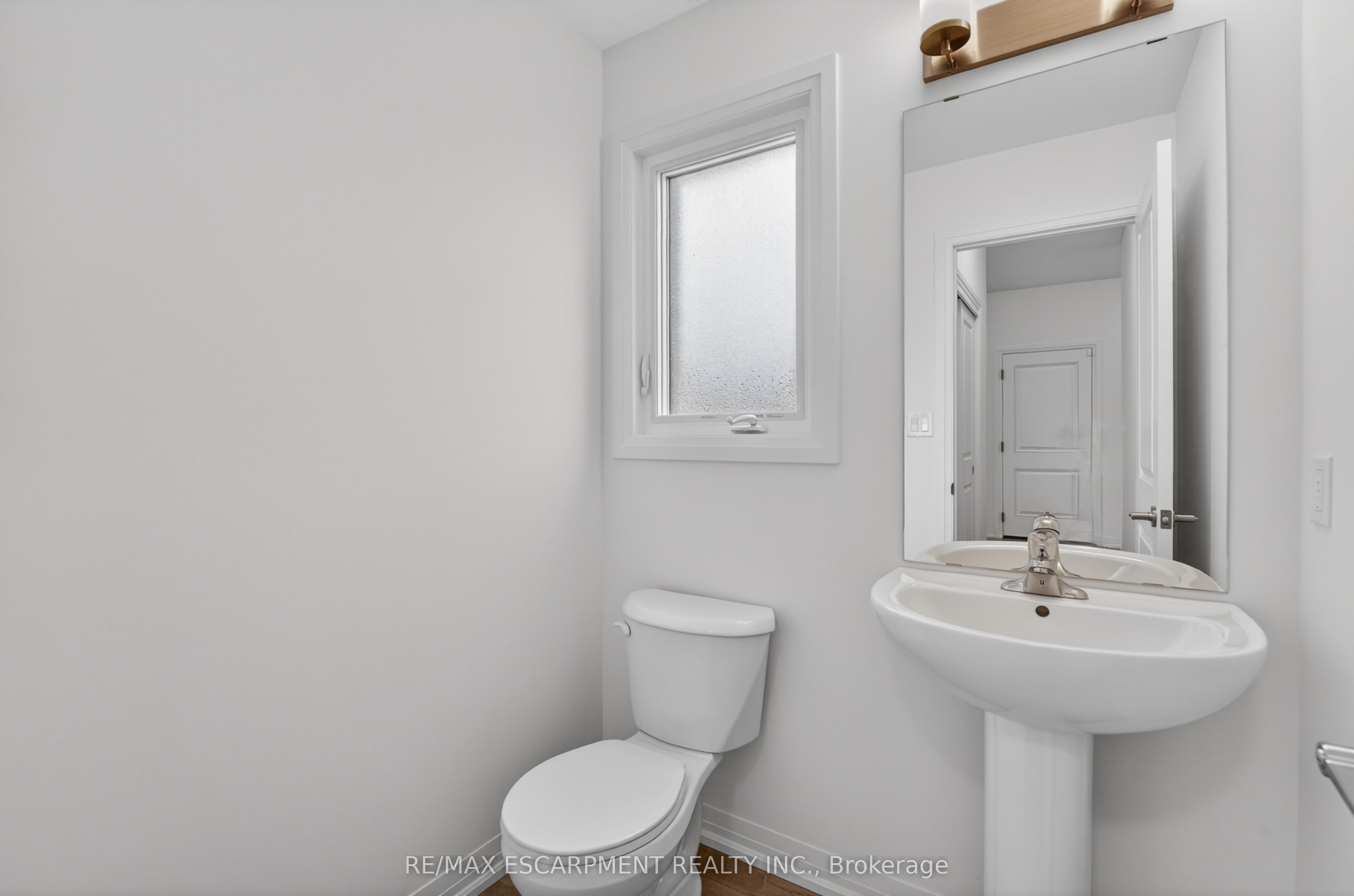 1034 Kraft Road N Property Photo 7
