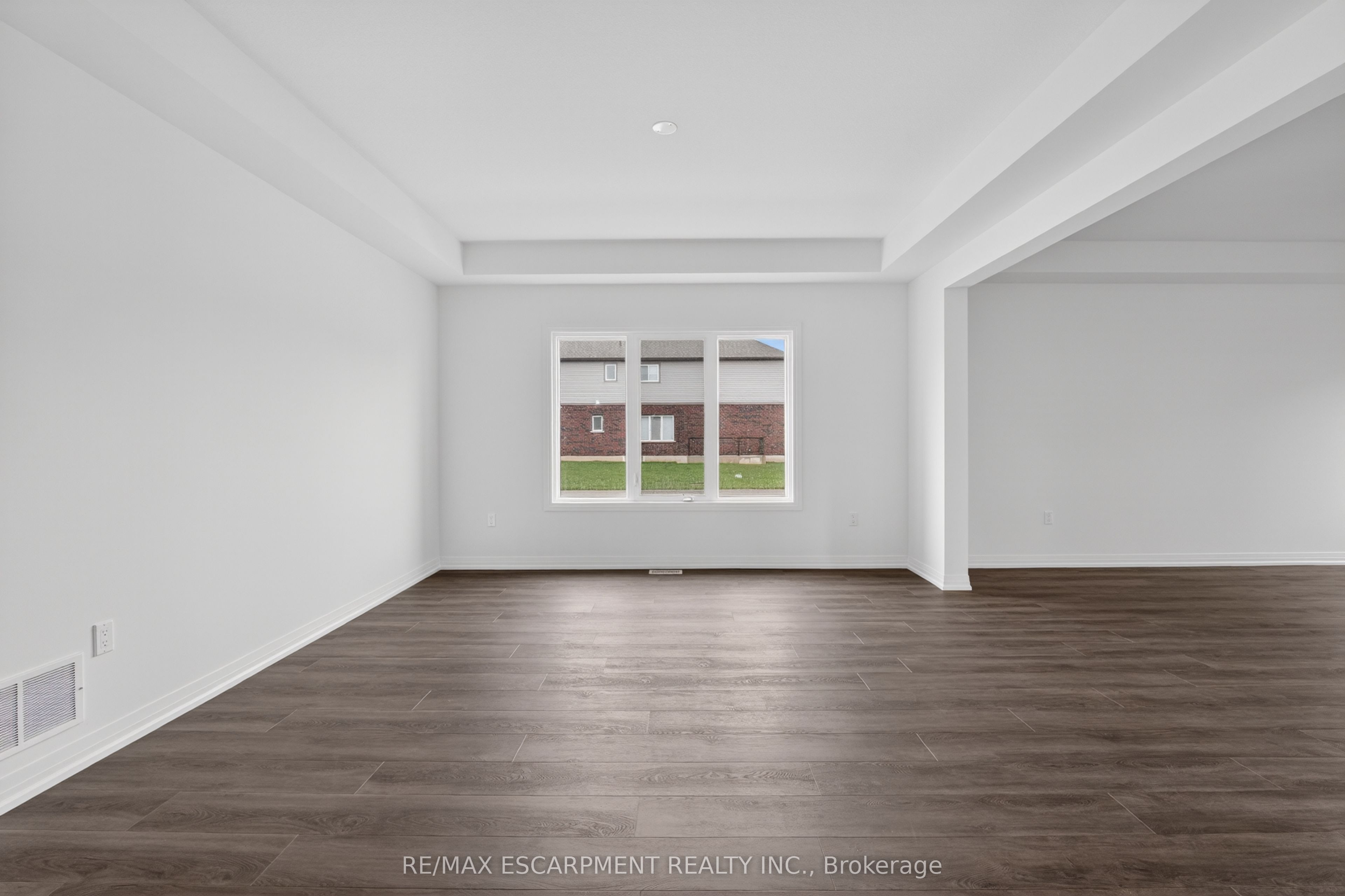 1034 Kraft Road N Property Photo 8