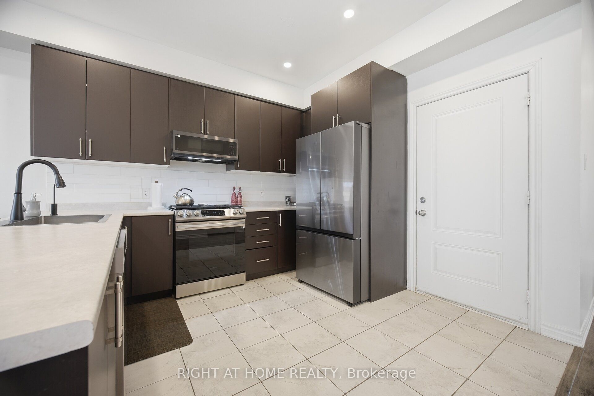 165 Berkshire Drive Property Photo 11
