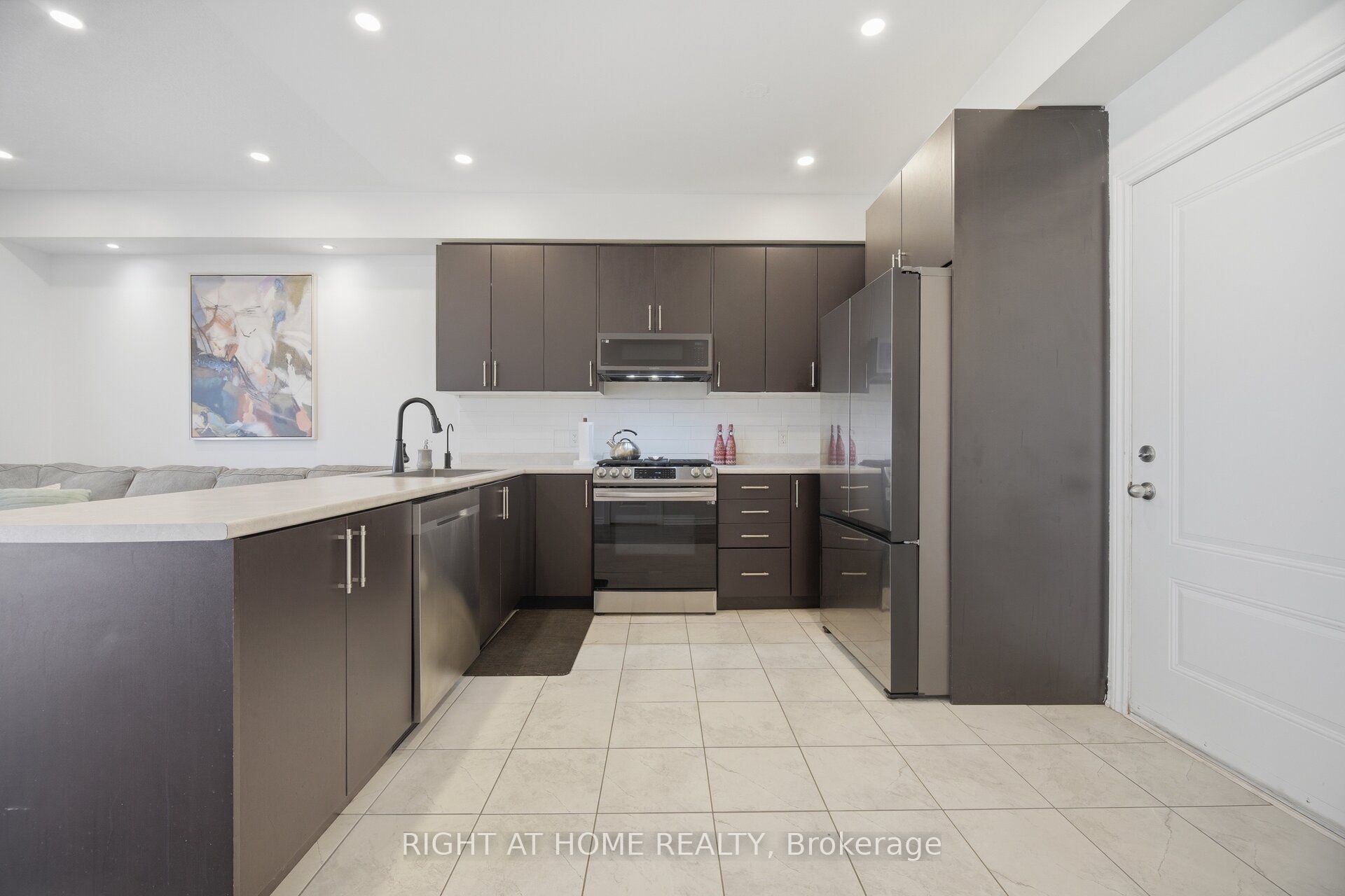 165 Berkshire Drive Property Photo 13