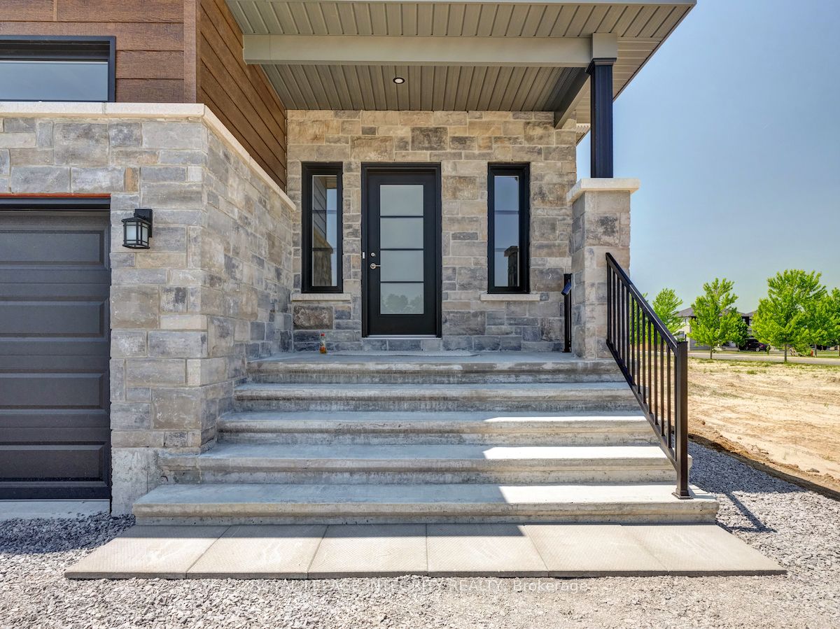 906 Chablis Crescent A Property Photo 1
