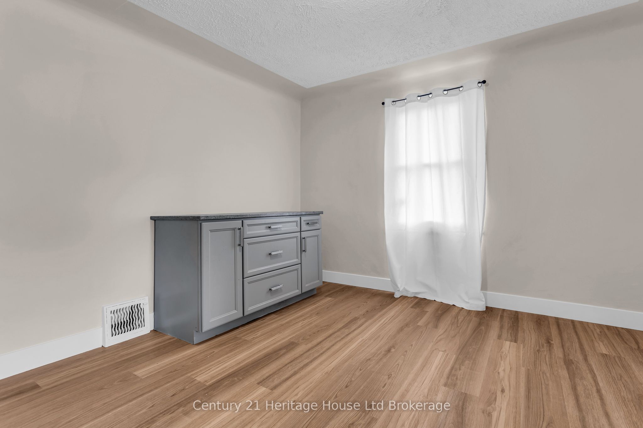 1098 Frances Street Property Photo 6