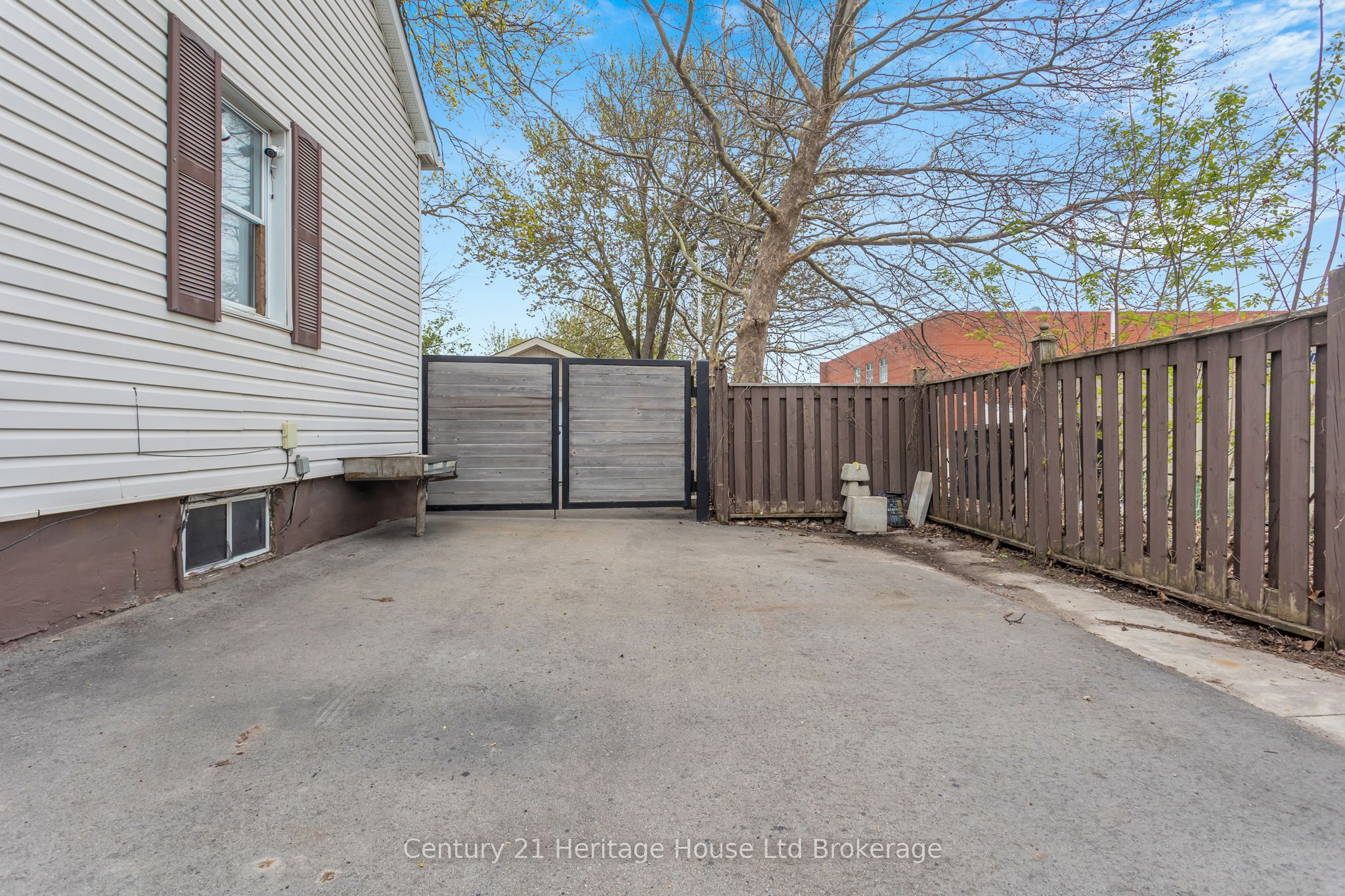 1098 Frances Street Property Photo 25