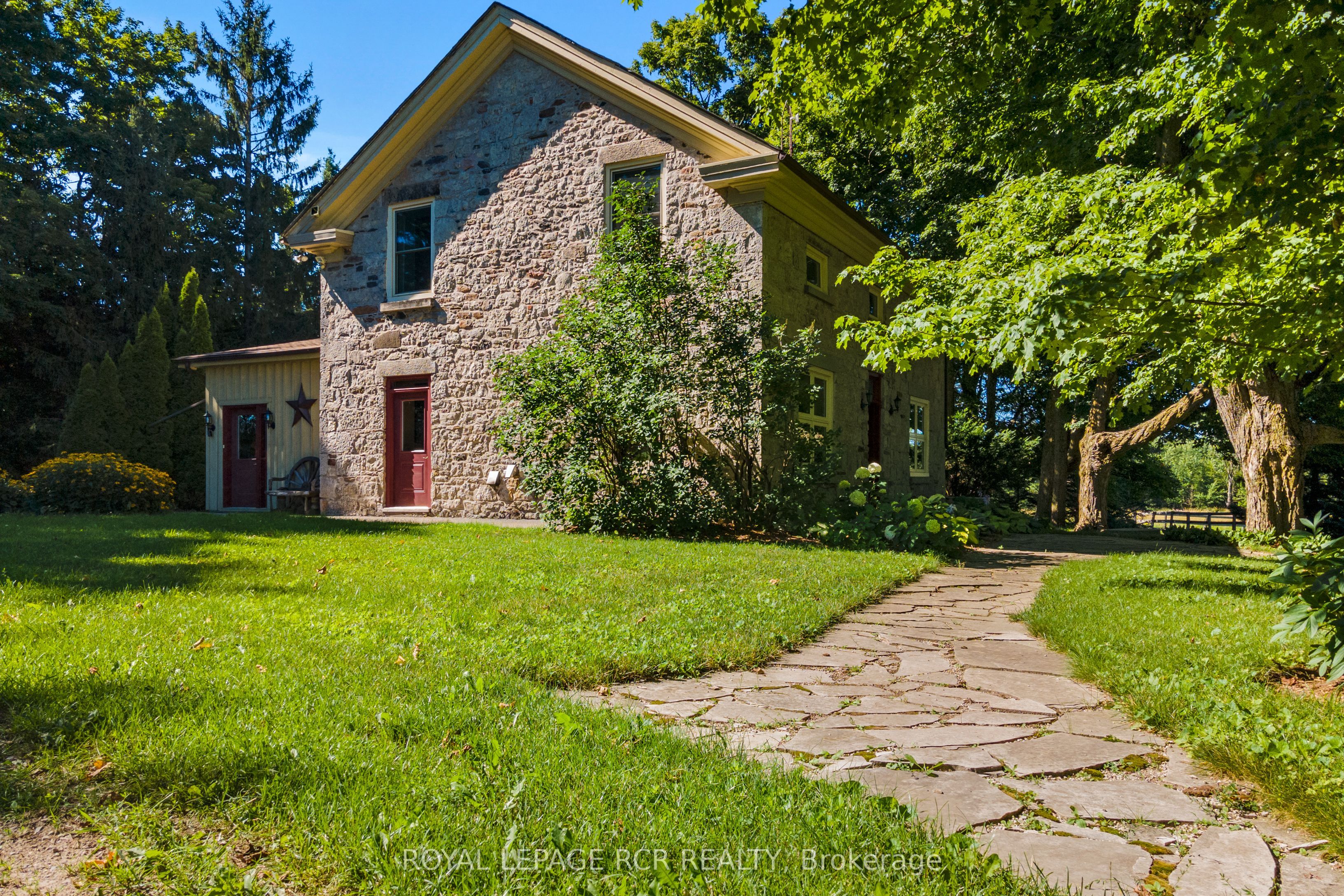 6122 Ninth Line Property Photo 3