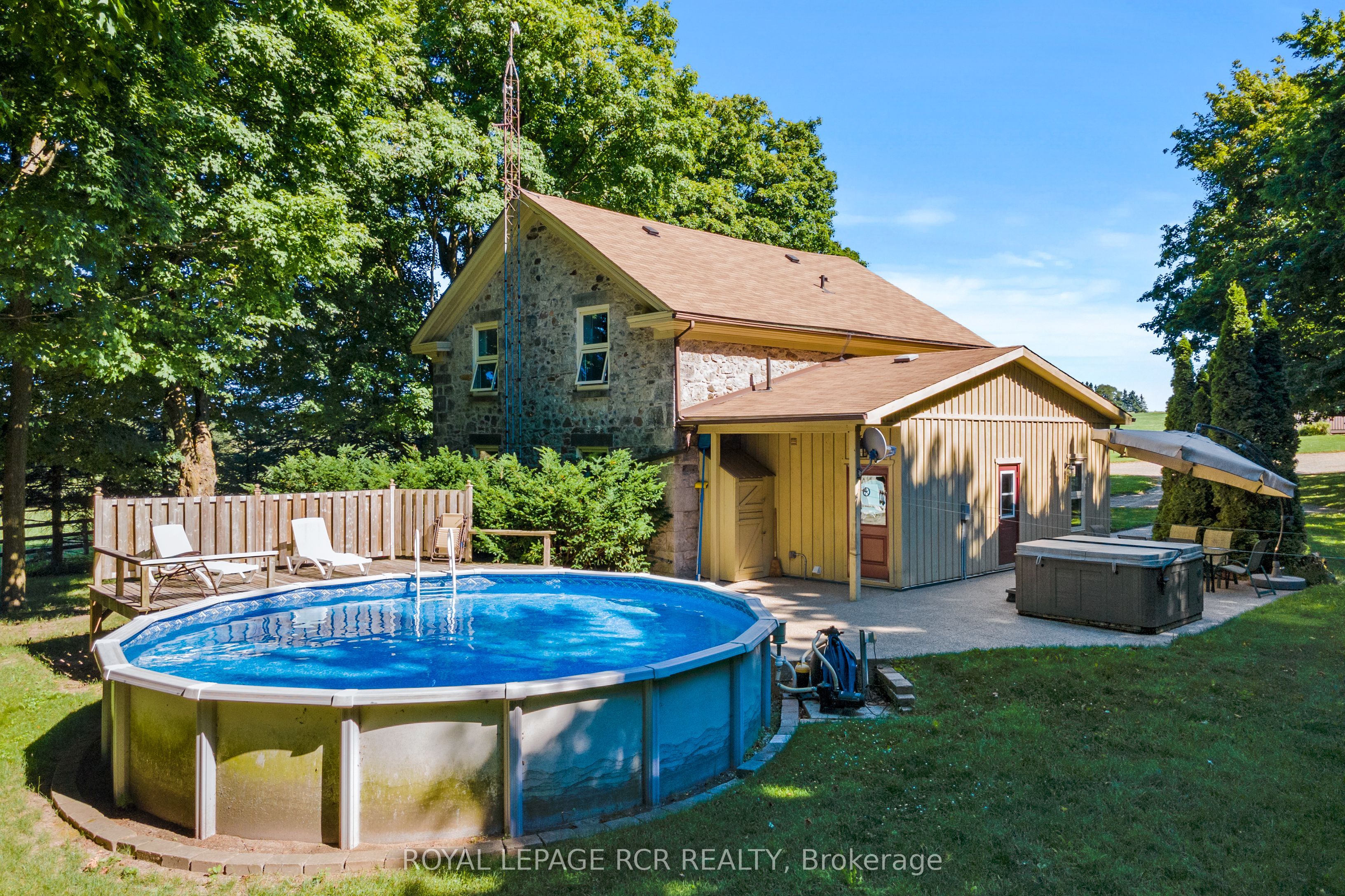 6122 Ninth Line Property Photo 6