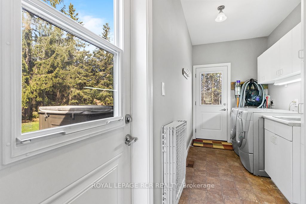6122 Ninth Line Property Photo 15