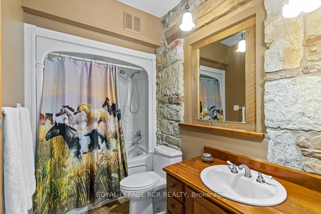 6122 Ninth Line Property Photo 21