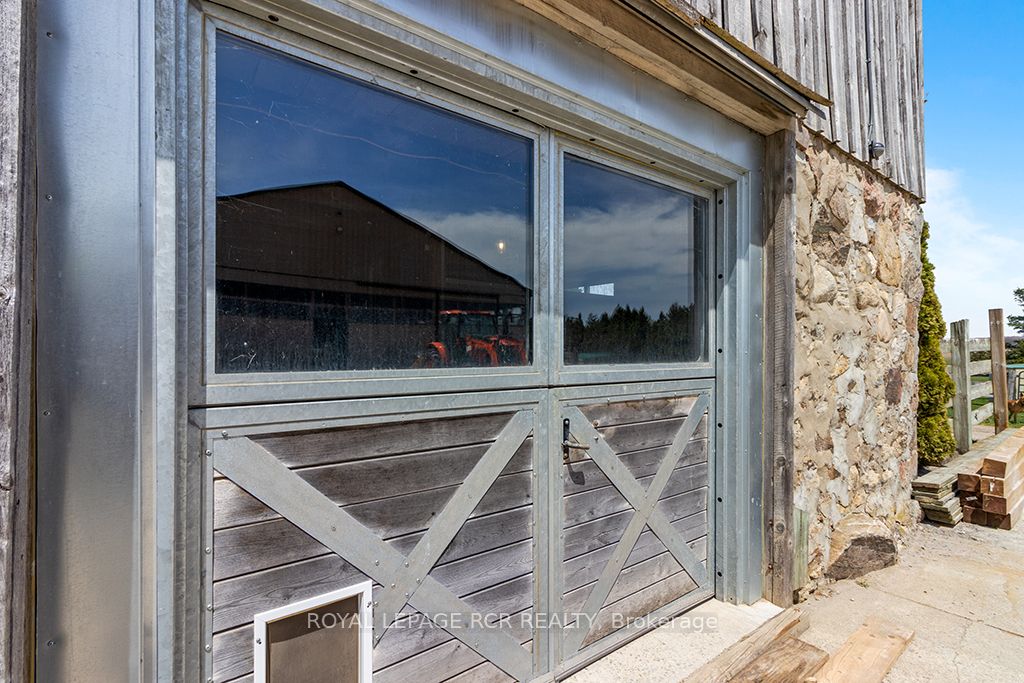6122 Ninth Line Property Photo 33