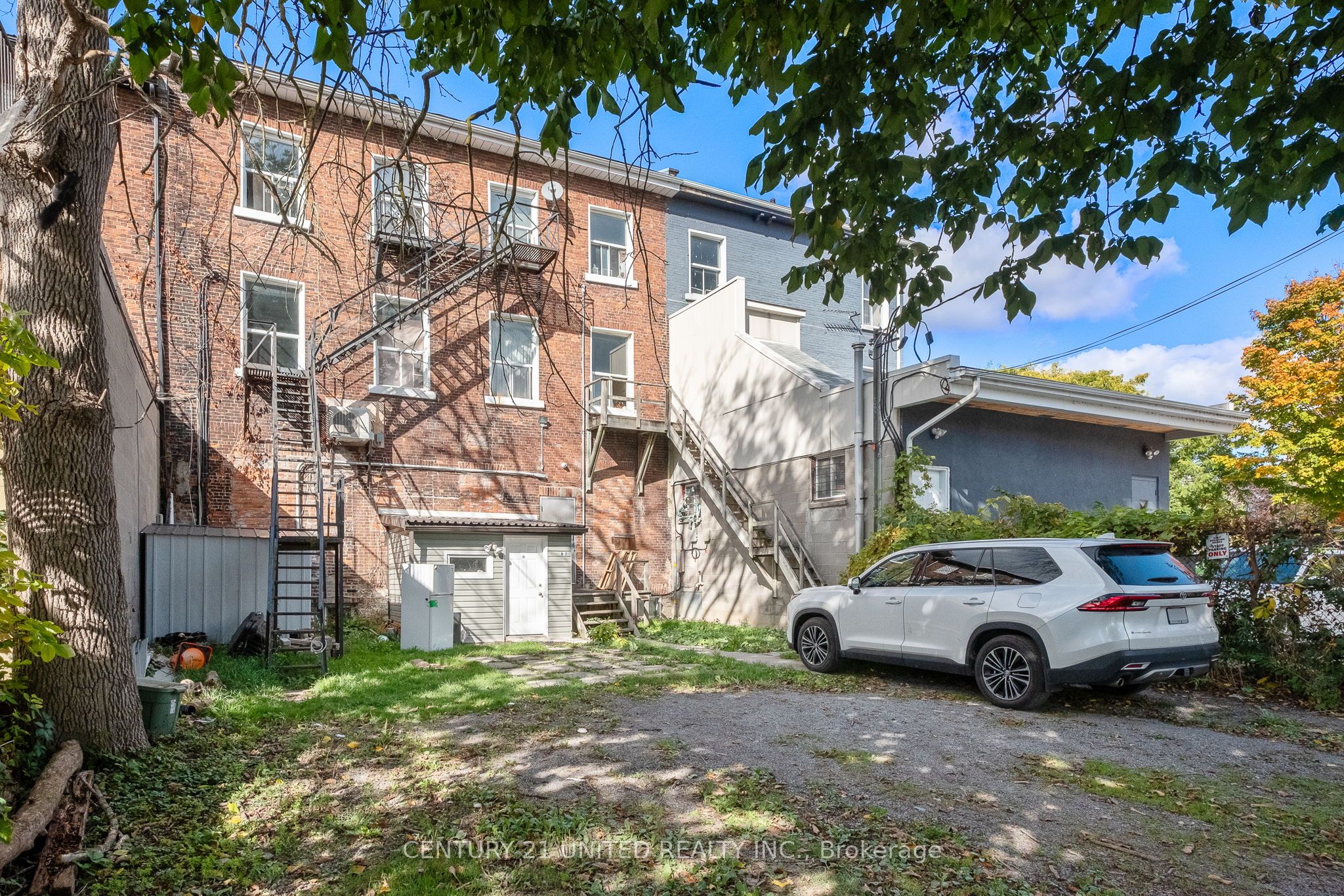 41-43 King Street E Property Photo 16