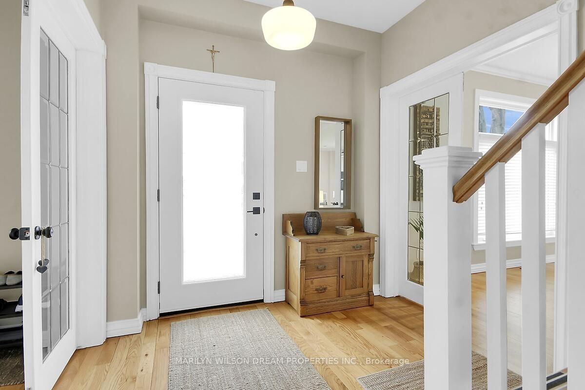 3276 Barlow Crescent Property Photo 3