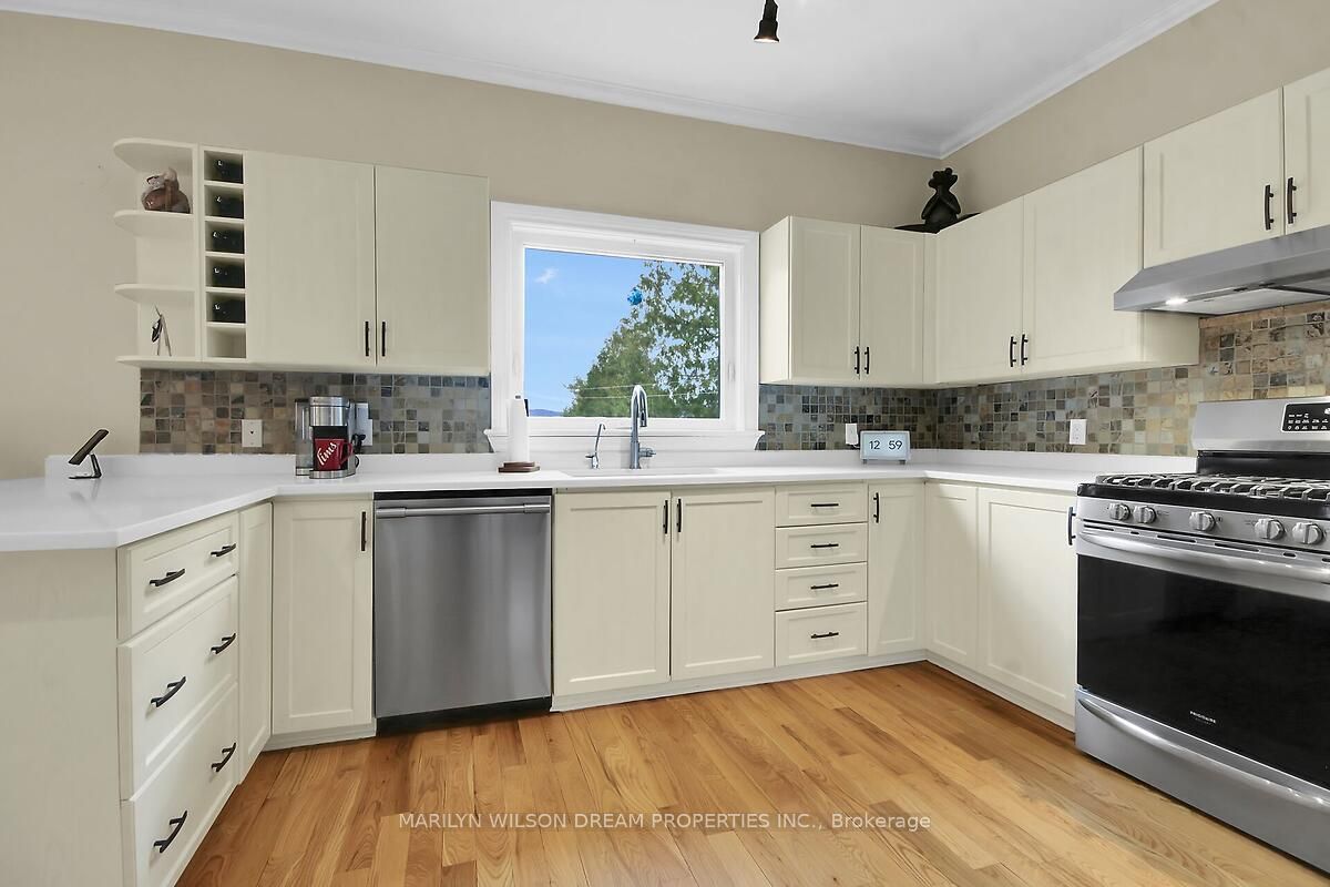 3276 Barlow Crescent Property Photo 14