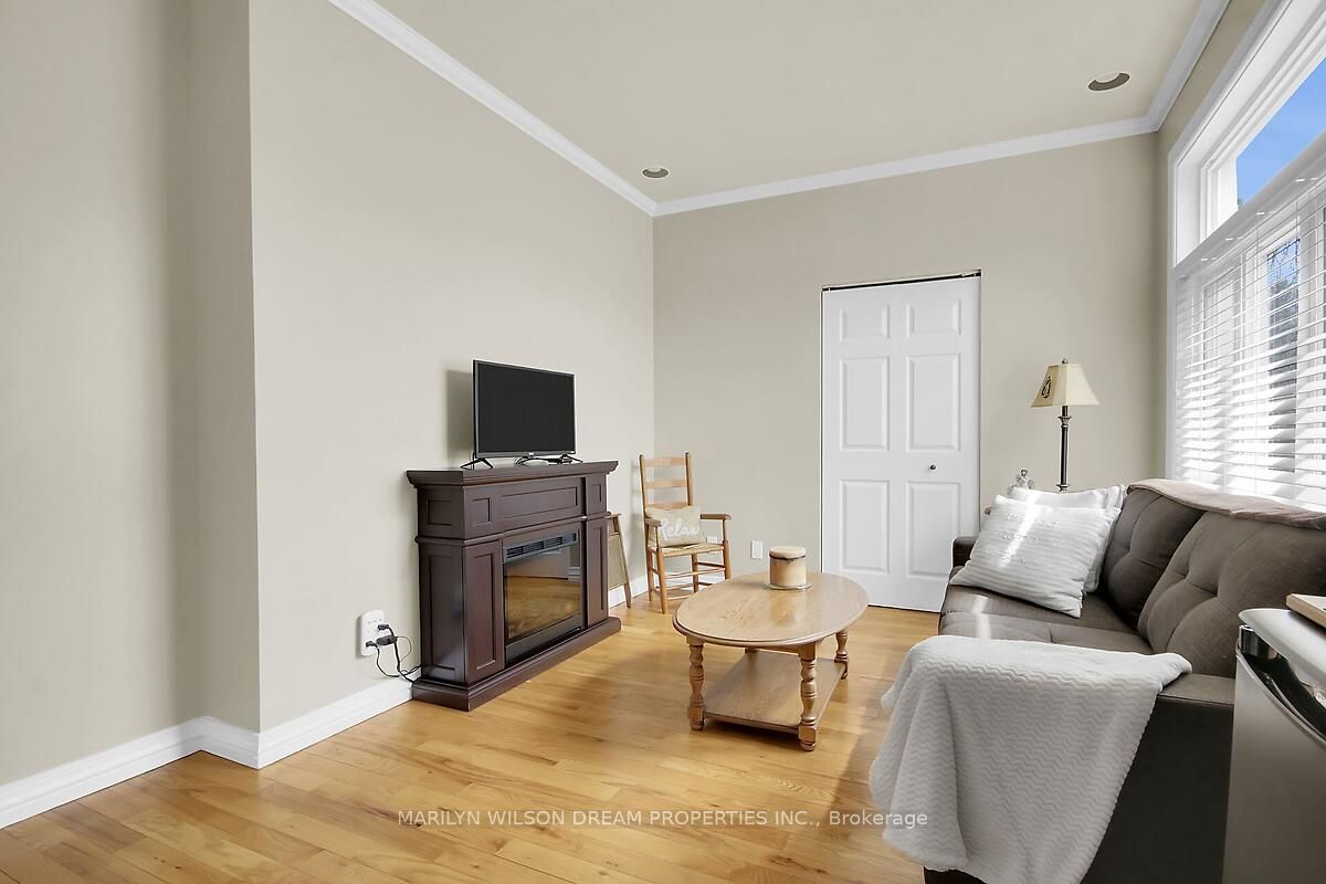 3276 Barlow Crescent Property Photo 21