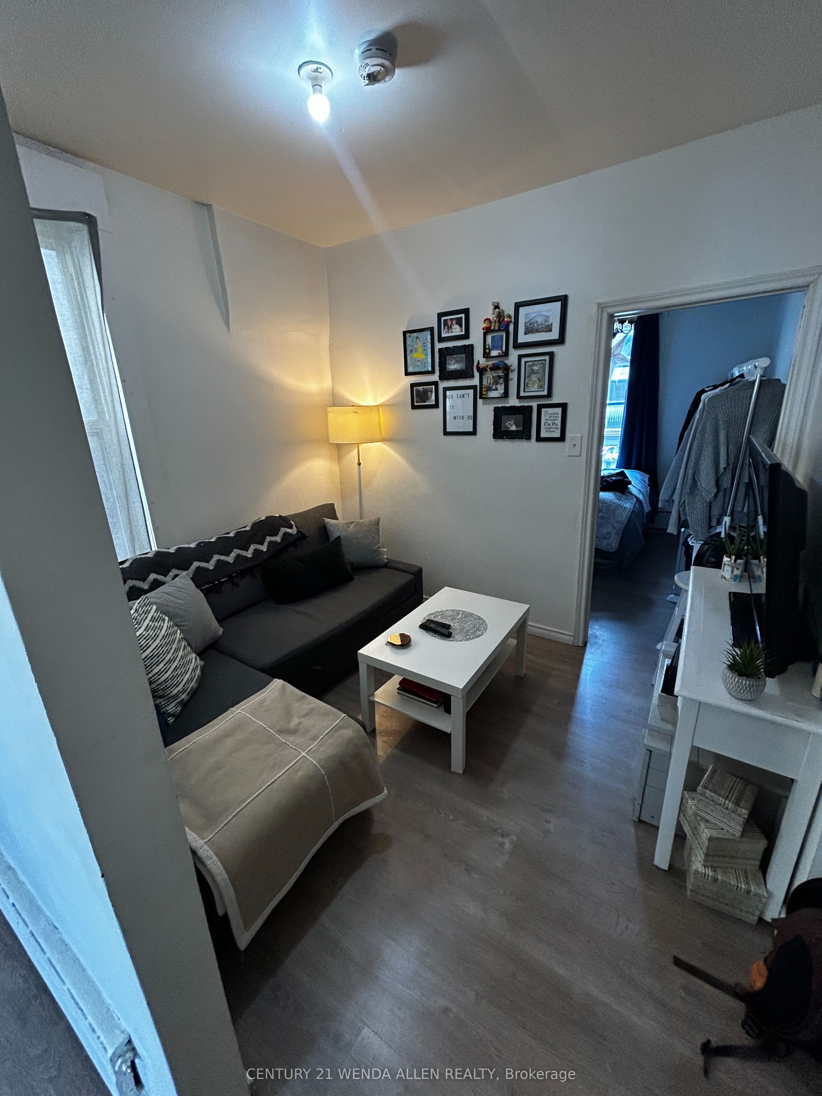 11 Queen Street E Property Photo 5