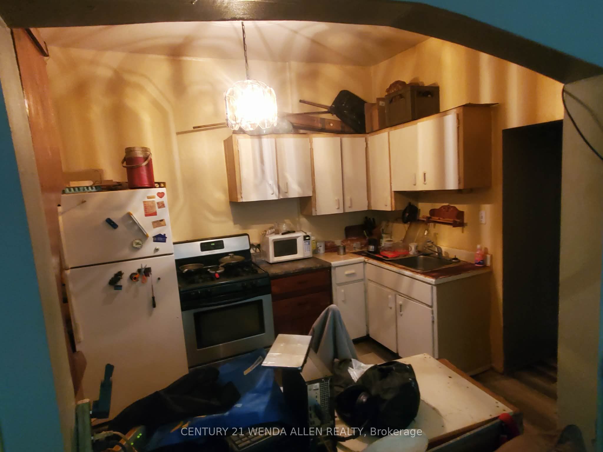 11 Queen Street E Property Photo 9