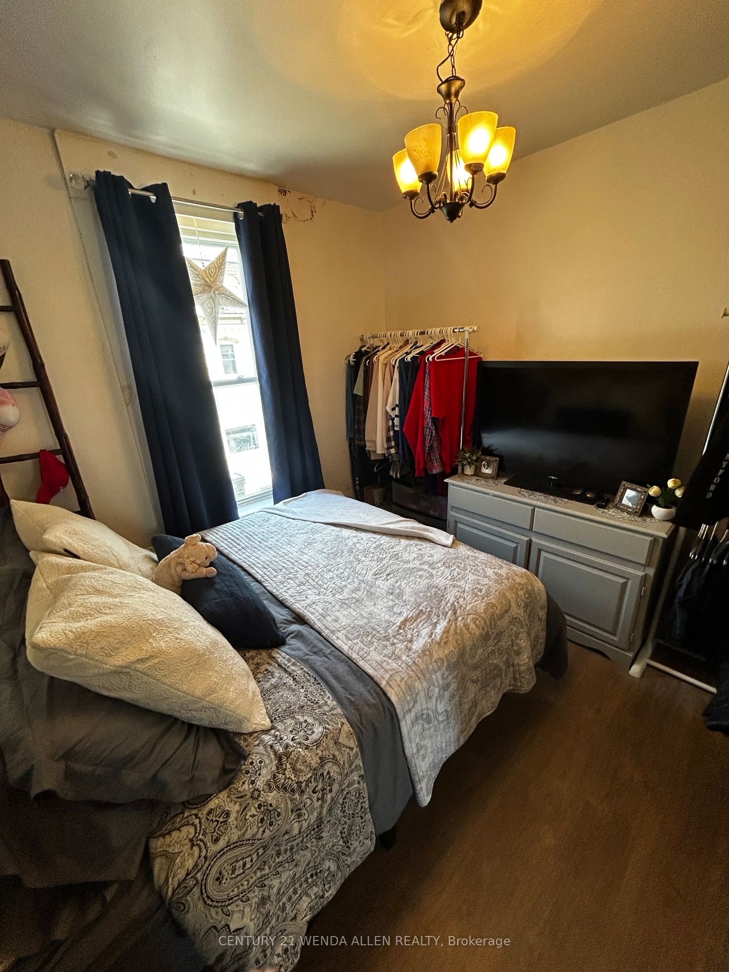 11 Queen Street E Property Photo 10