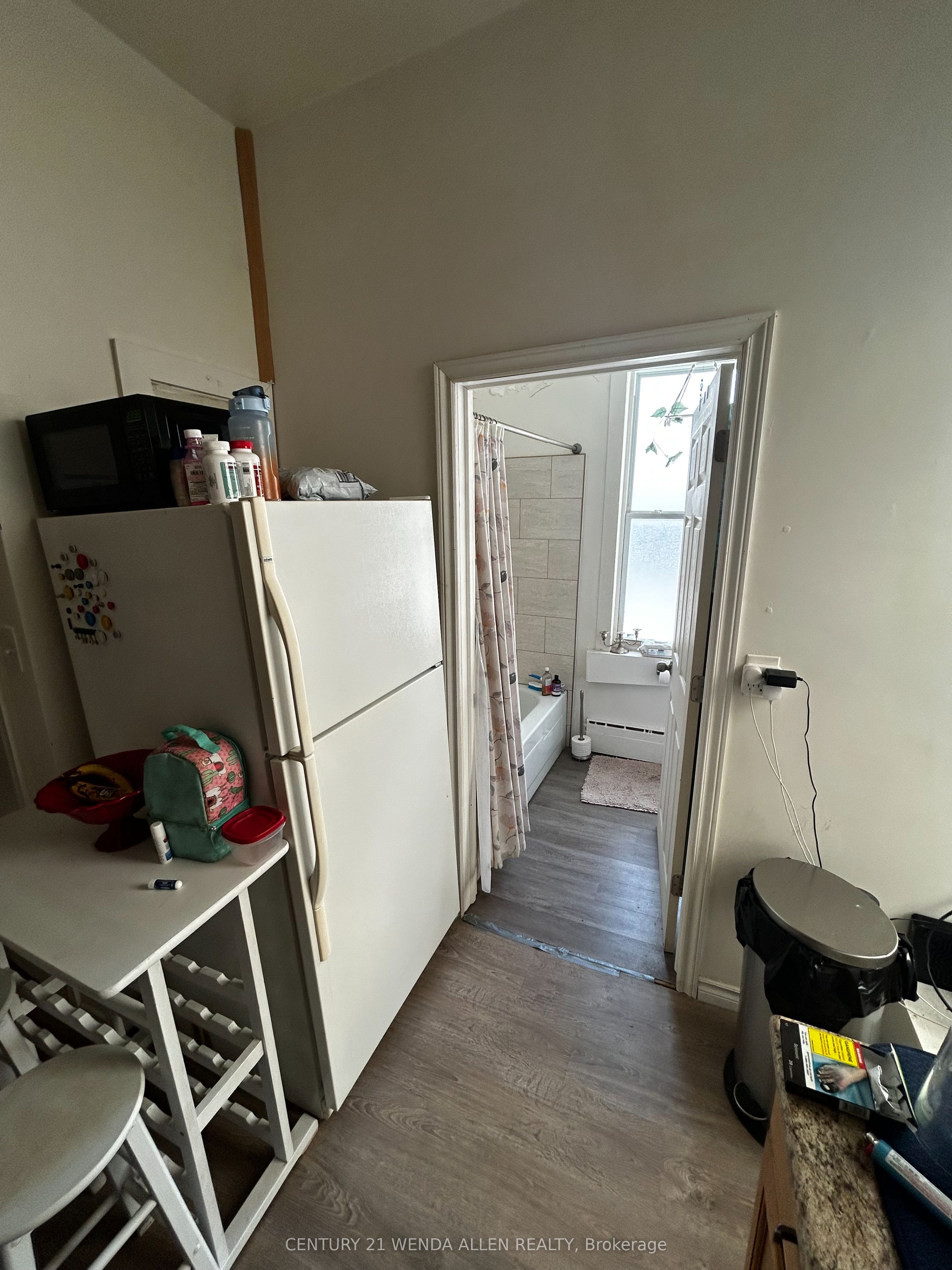 11 Queen Street E Property Photo 11
