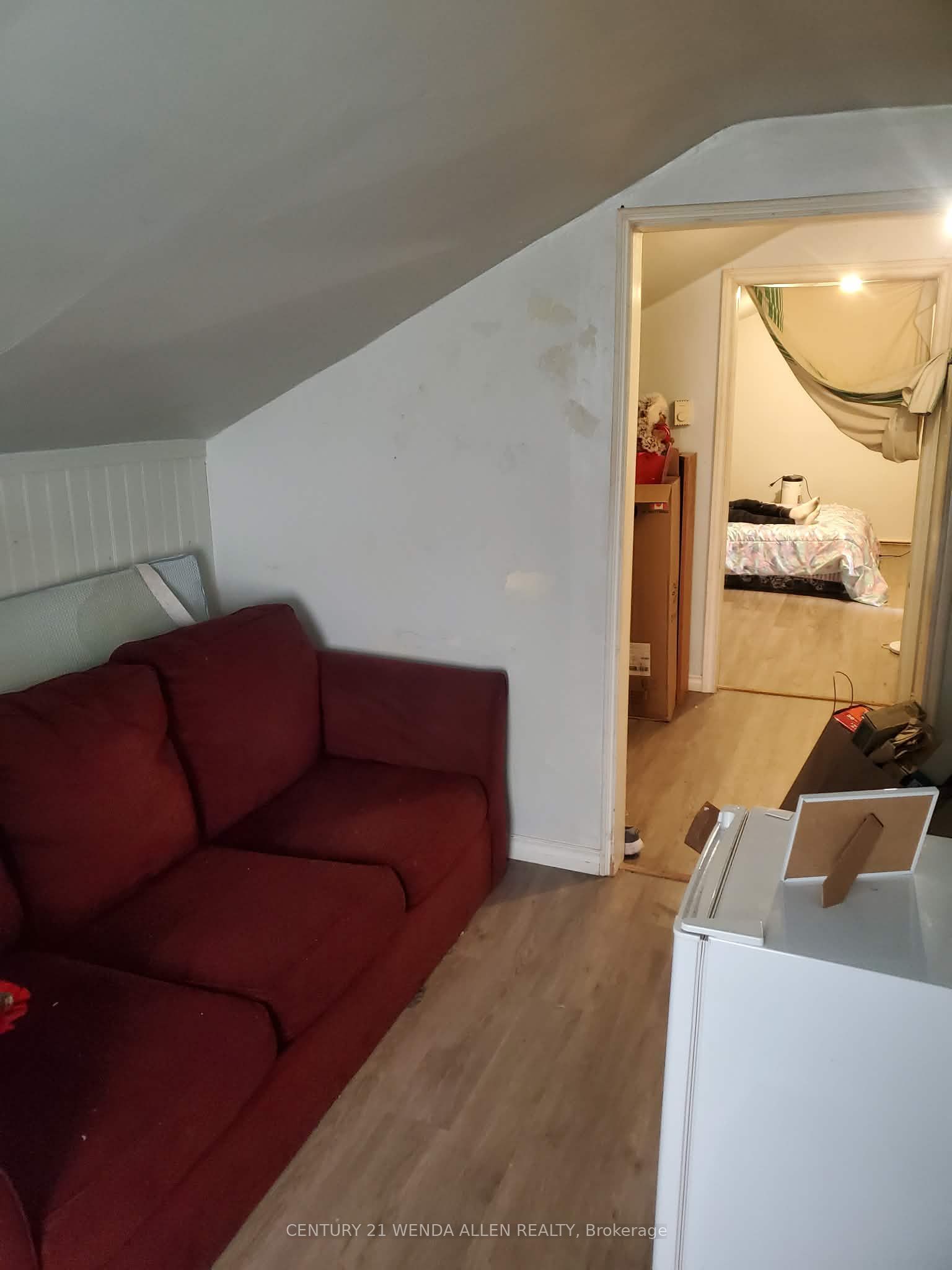 11 Queen Street E Property Photo 12