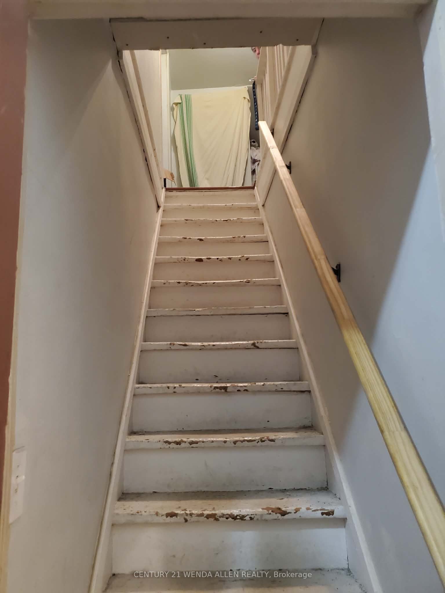11 Queen Street E Property Photo 16