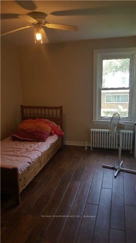 28 Hollywood Street N Property Photo 7