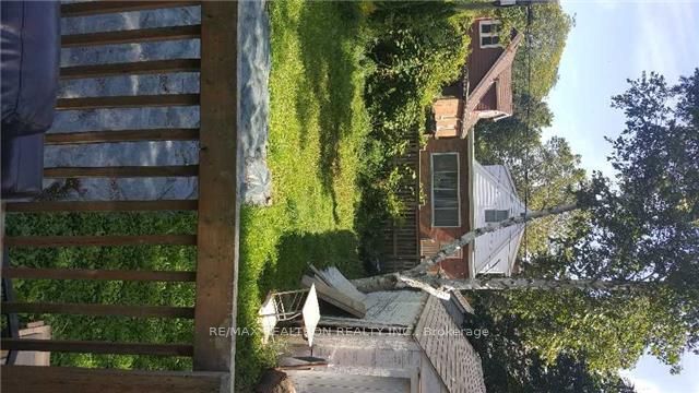 28 Hollywood Street N Property Photo 13
