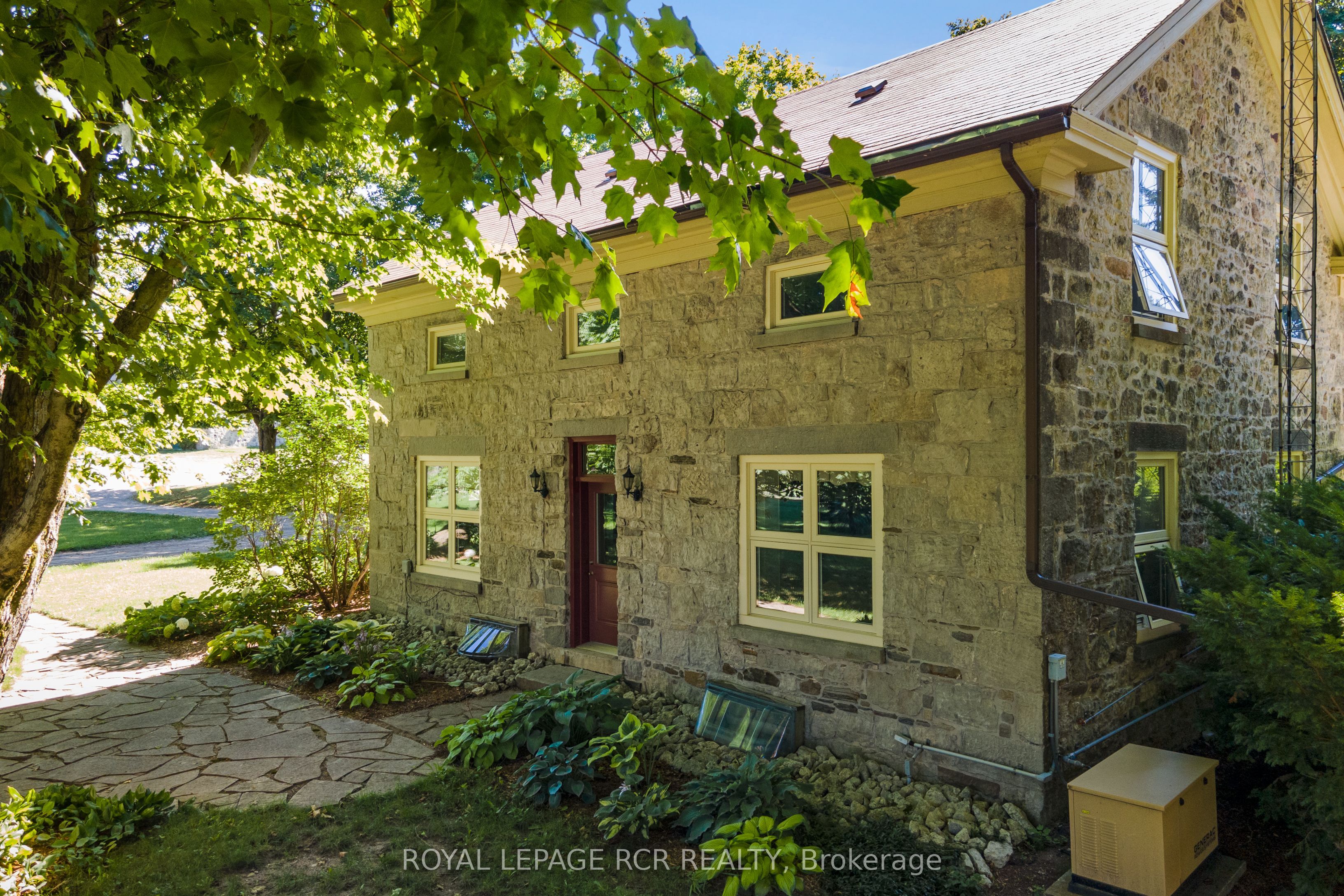 6122 Ninth Line Property Photo 6