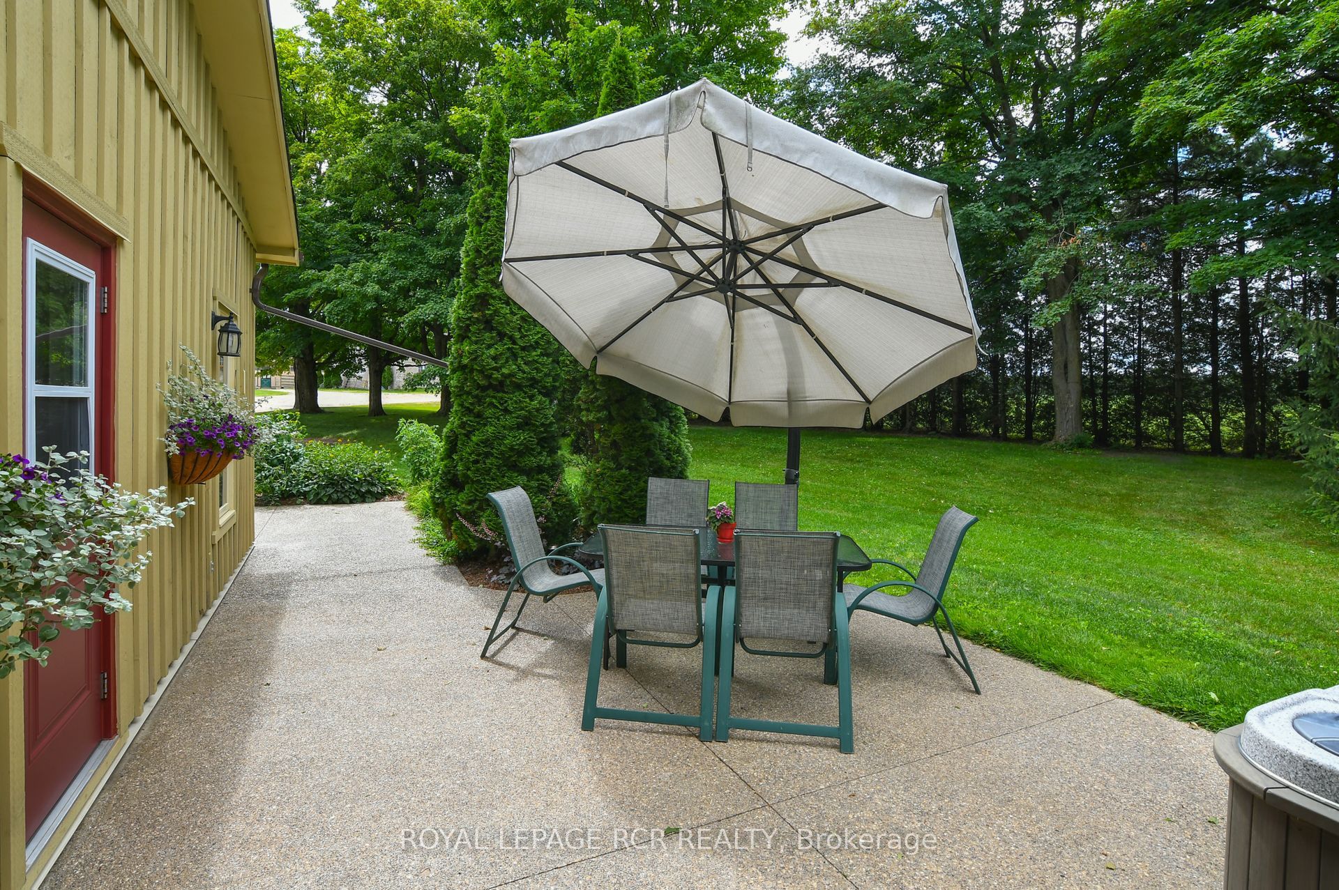 6122 Ninth Line Property Photo 9