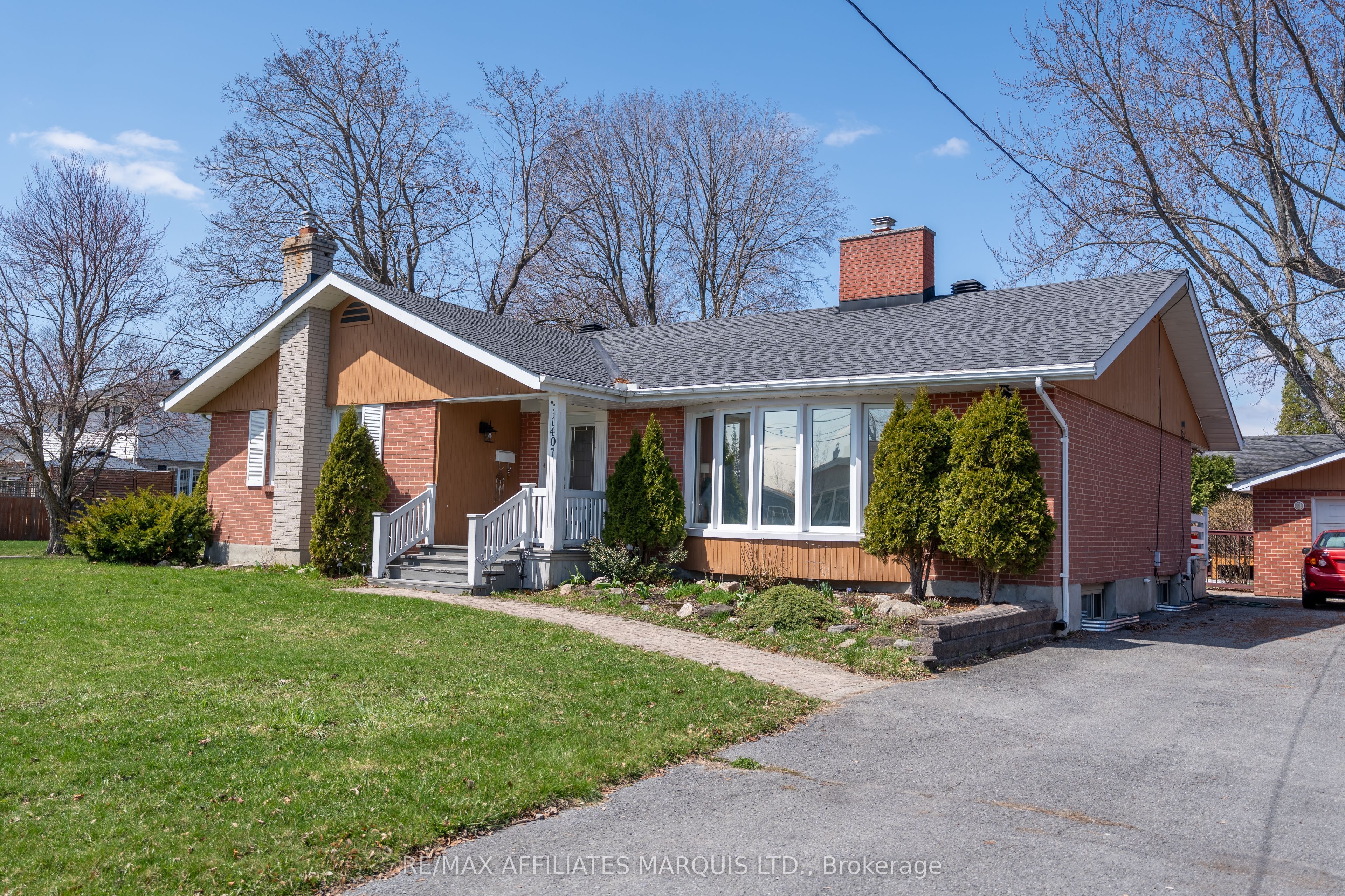 1407 Boyd Street S Property Photo 2