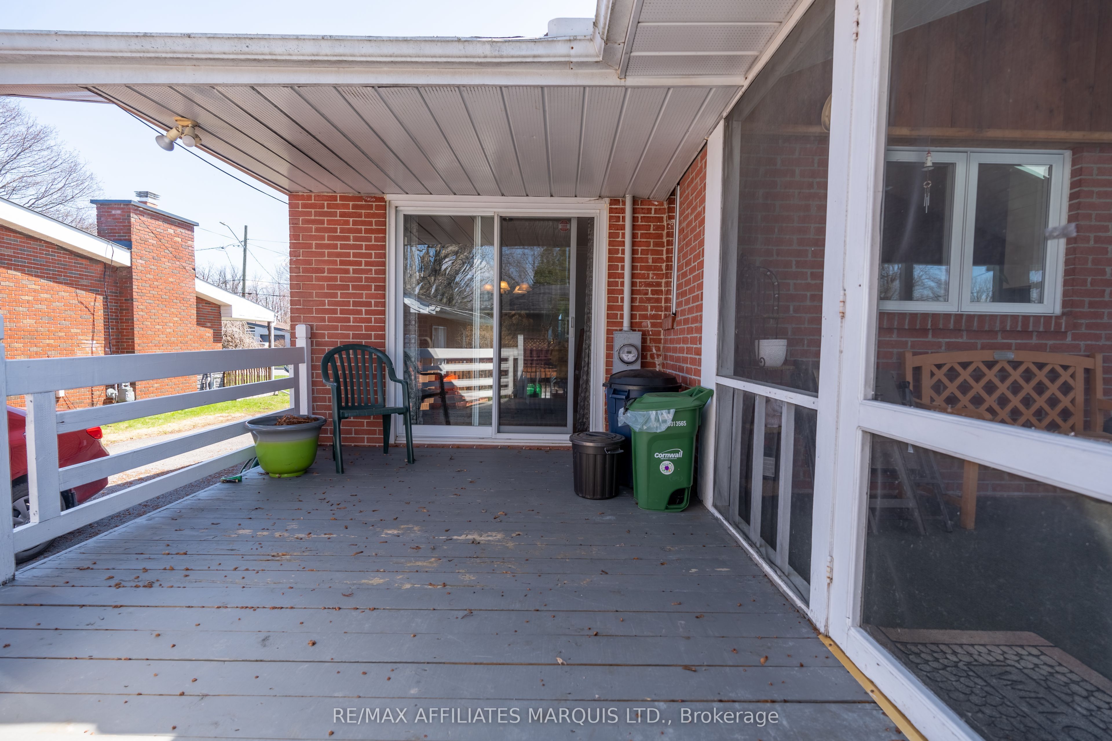 1407 Boyd Street S Property Photo 4
