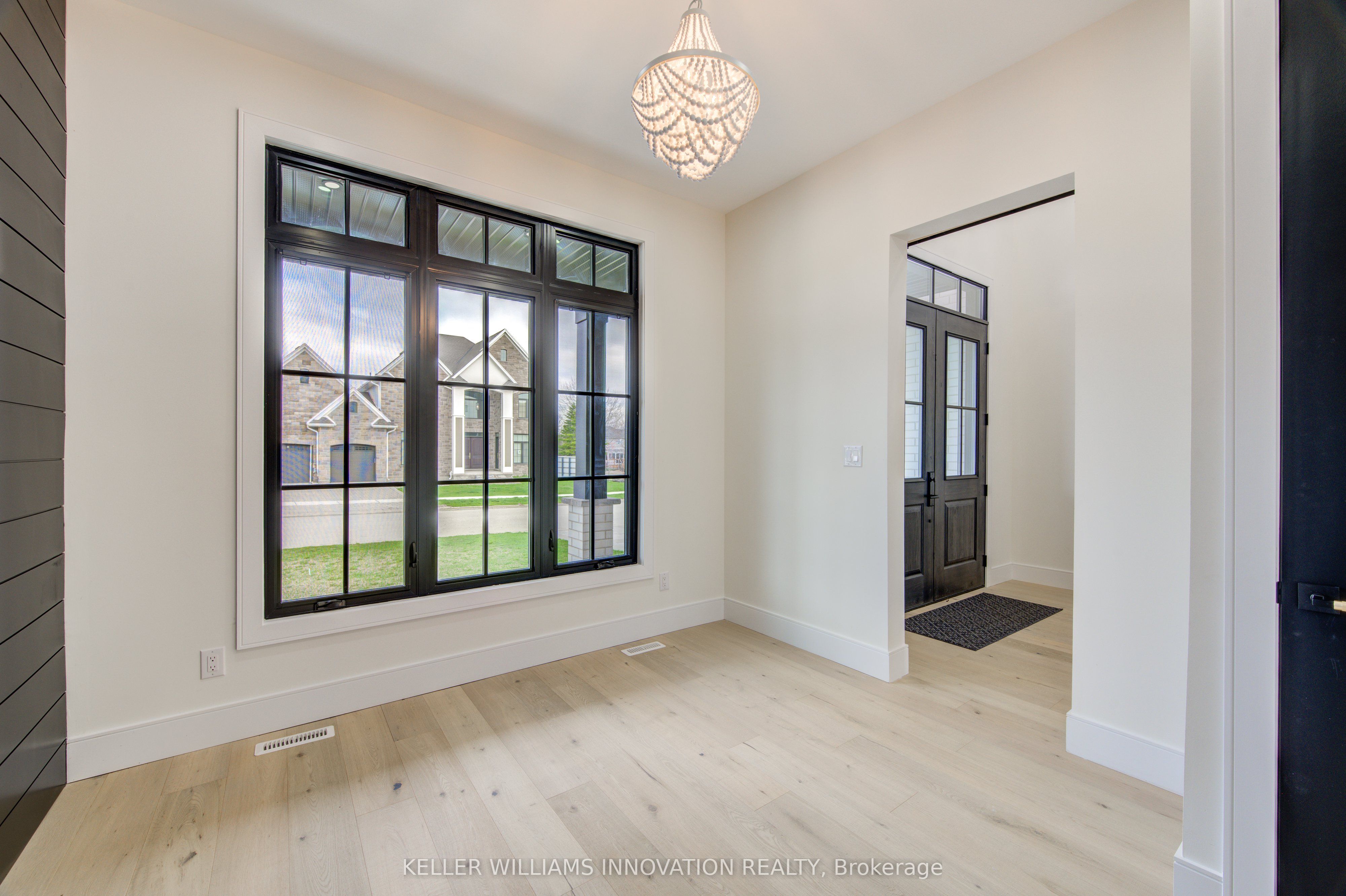 8 Edgeview Crescent W Property Photo 5