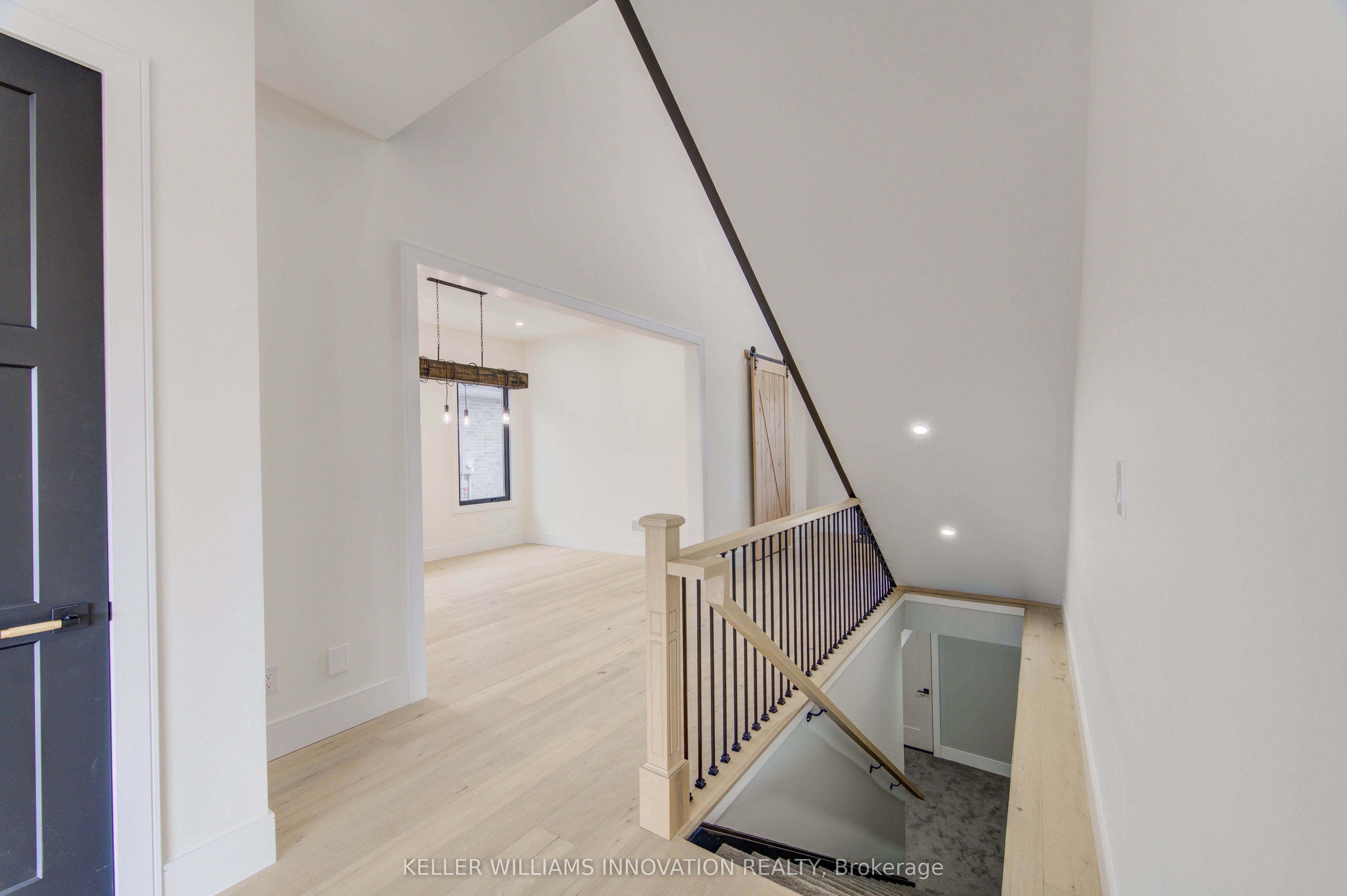 8 Edgeview Crescent W Property Photo 7