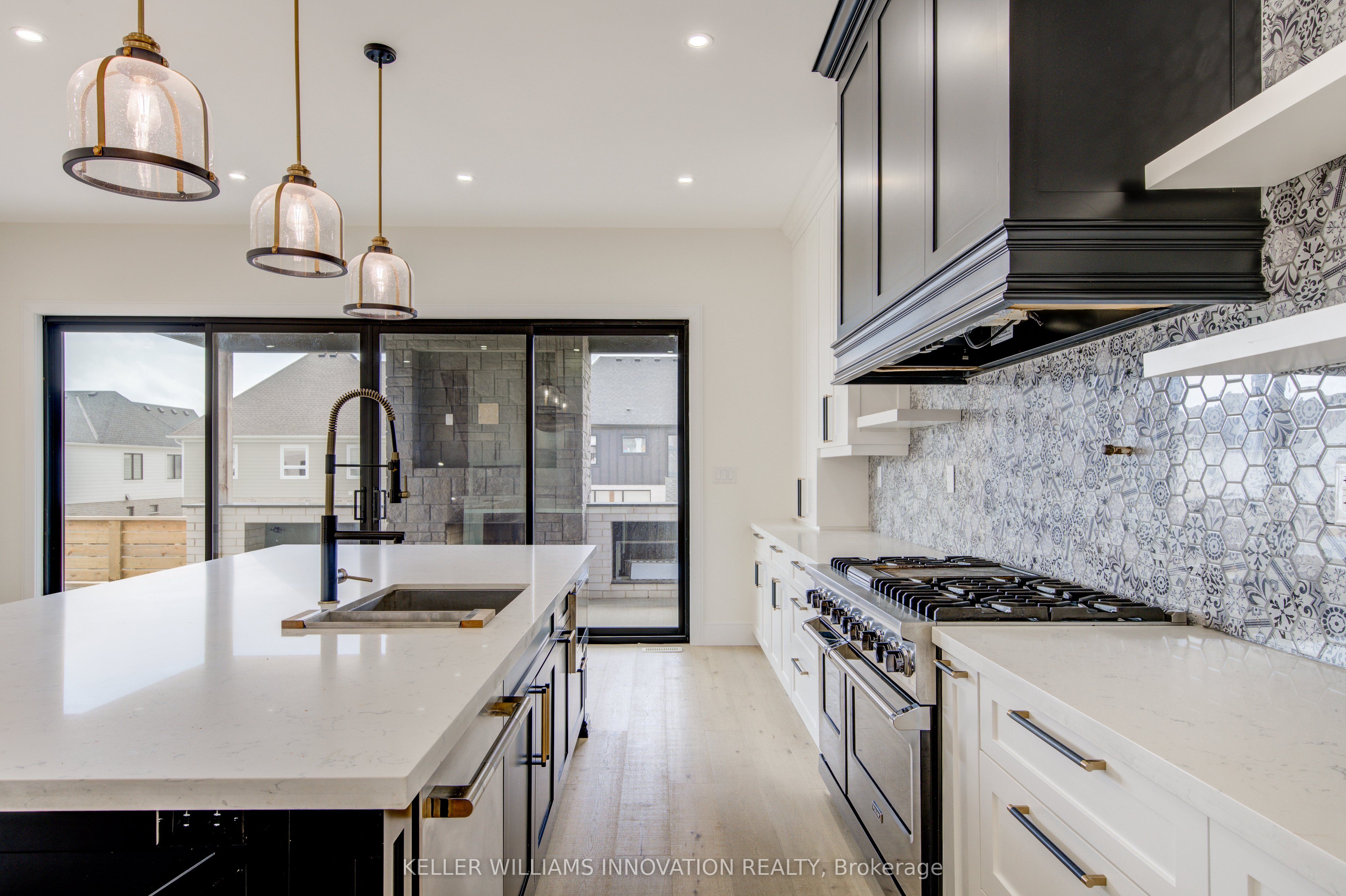8 Edgeview Crescent W Property Photo 11