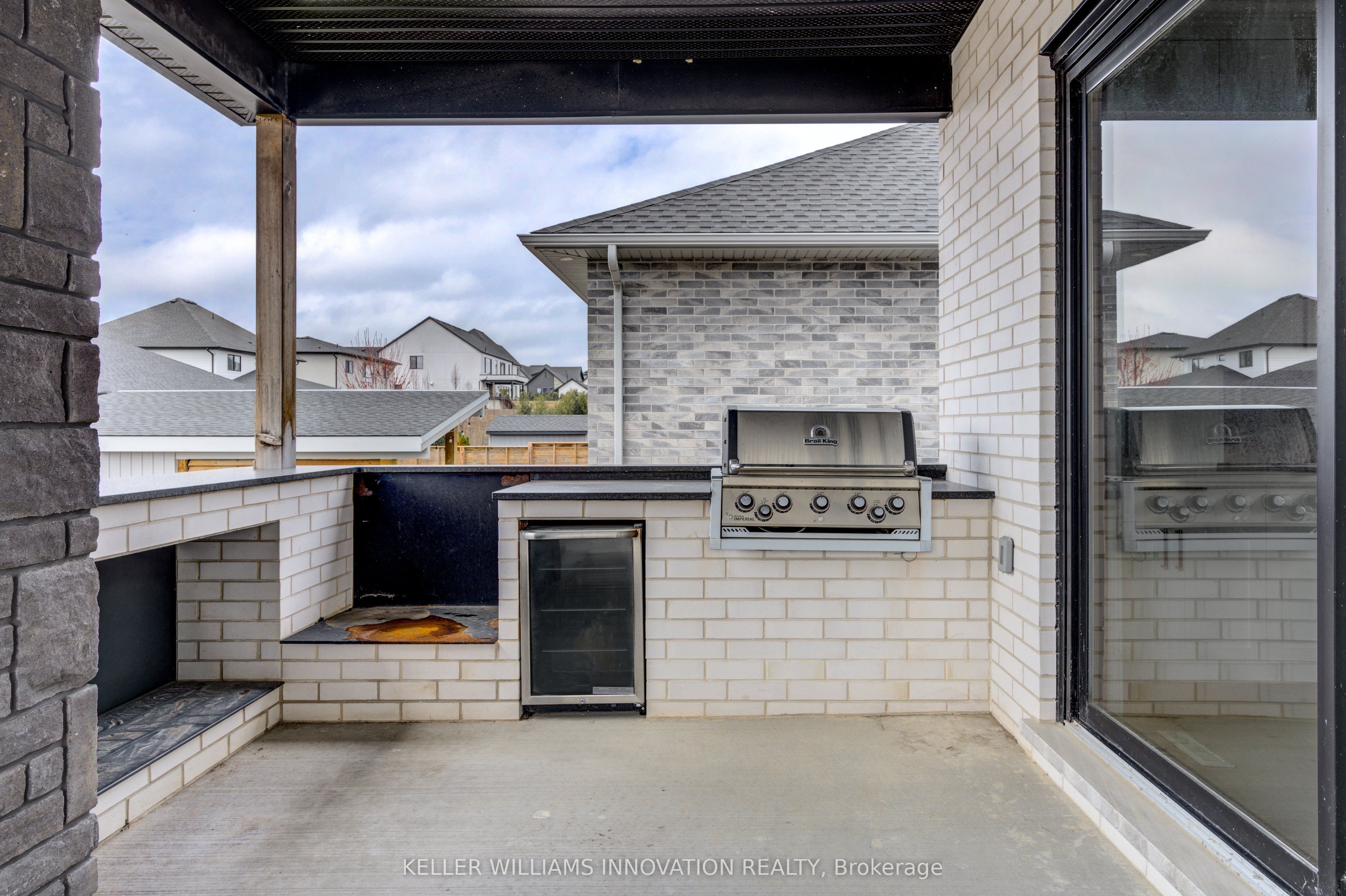 8 Edgeview Crescent W Property Photo 21