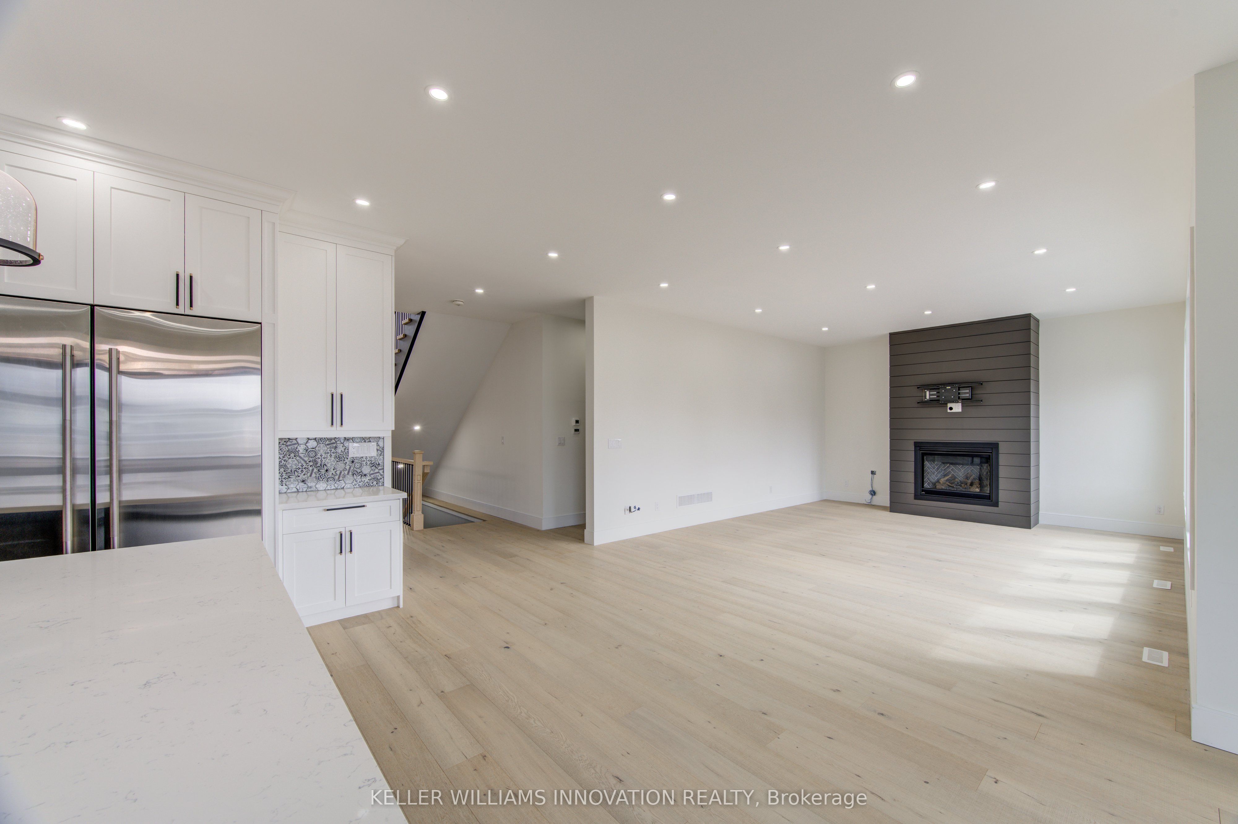 8 Edgeview Crescent W Property Photo 23