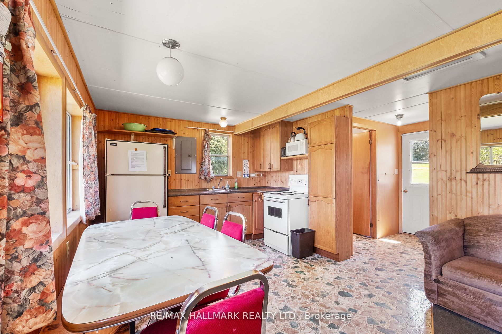 449 Island View Road 107 Property Photo 4
