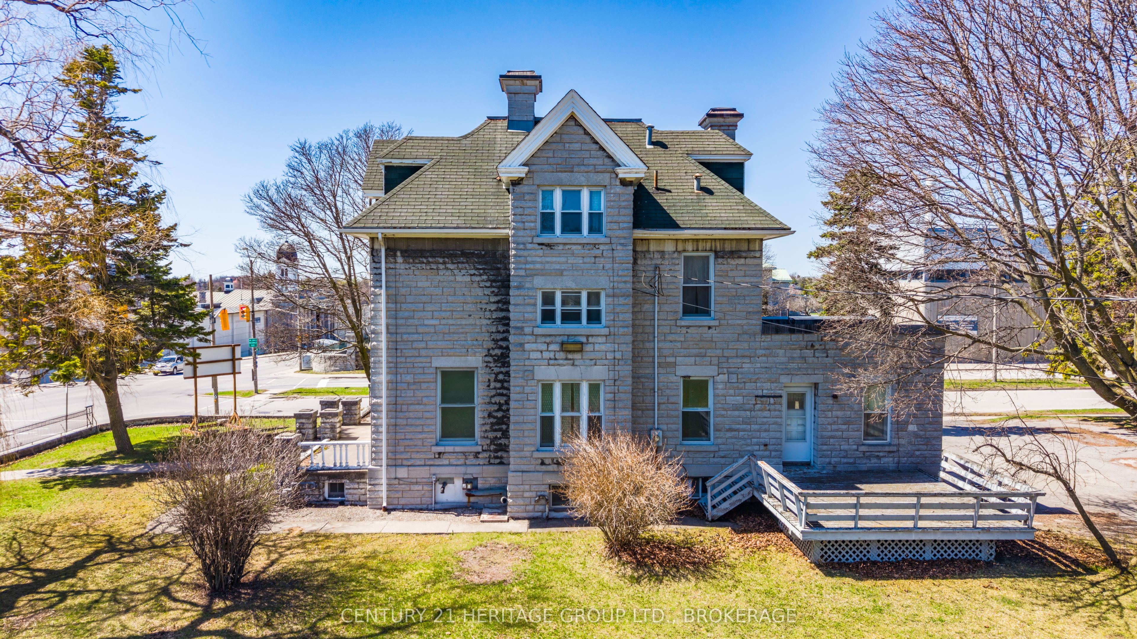 525 King Street W