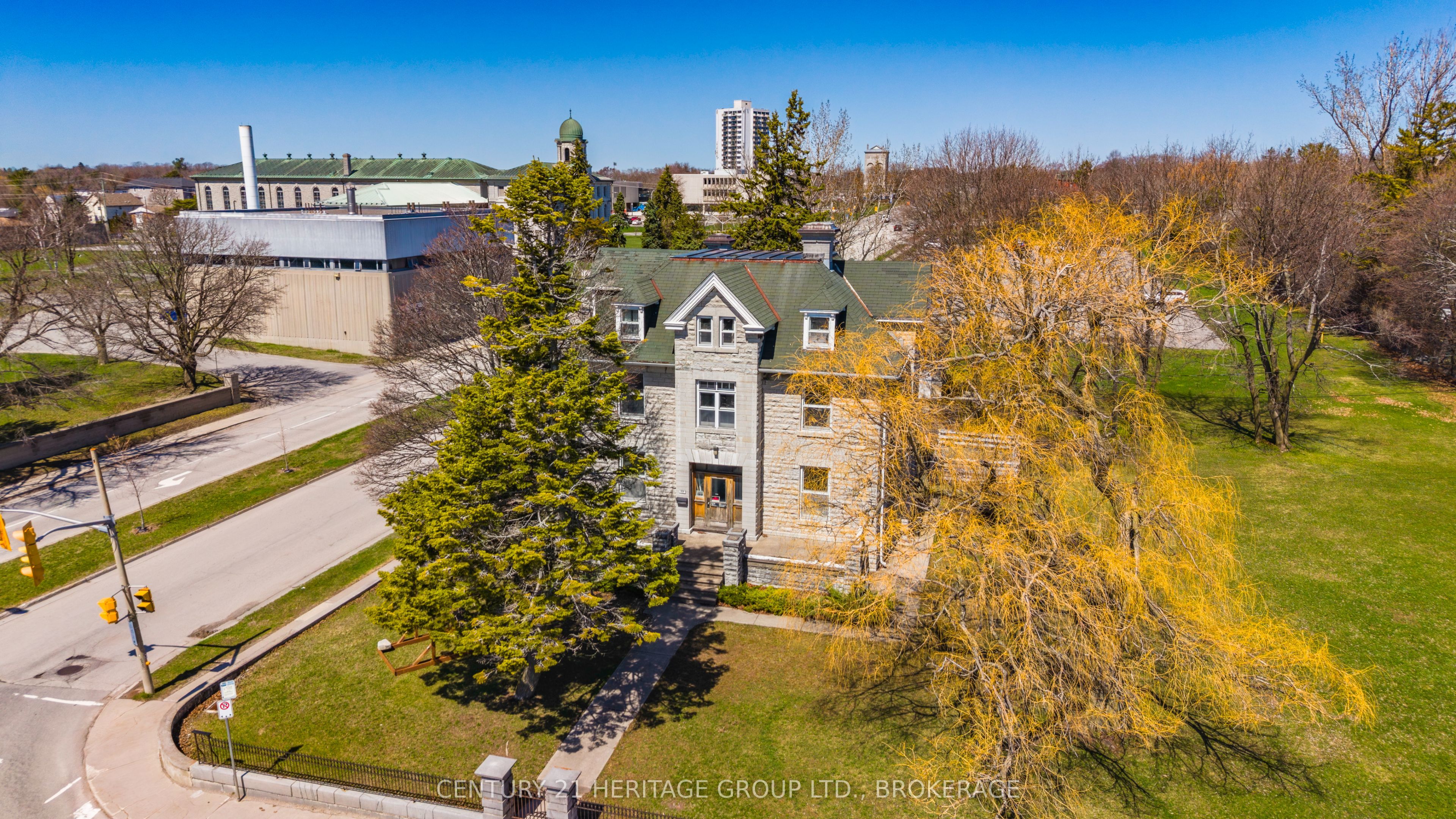 525 King Street W Property Photo 4