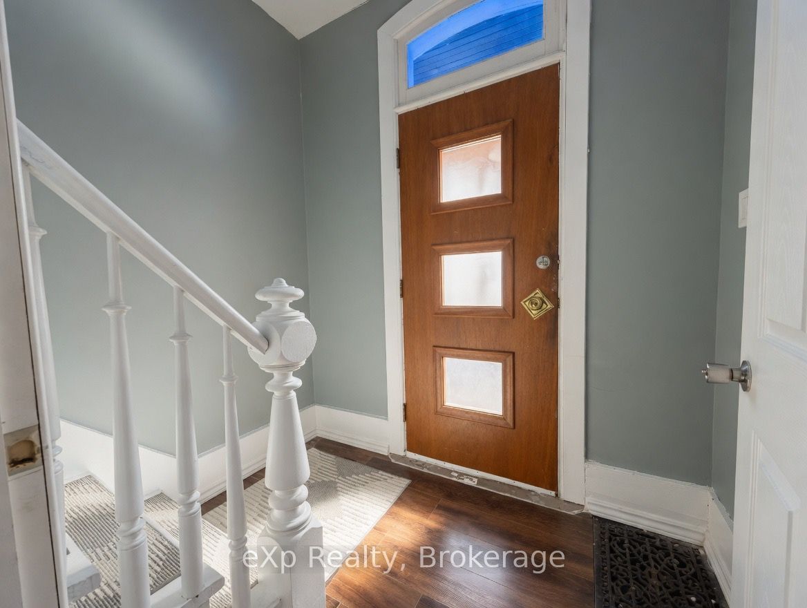 572 9th Avenue Property Photo 2