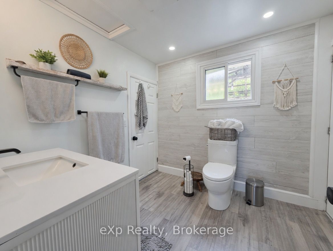 572 9th Avenue Property Photo 6