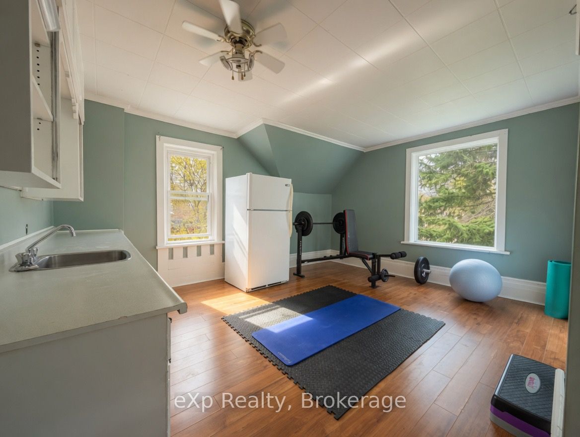 572 9th Avenue Property Photo 8