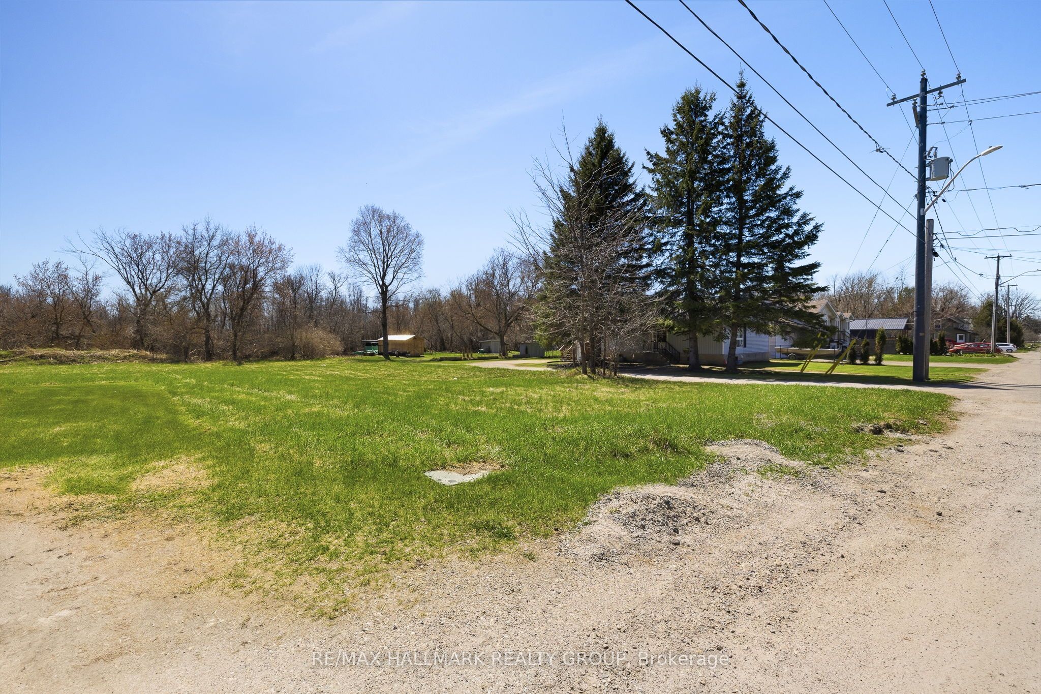 32 Brock Street N Property Photo 3