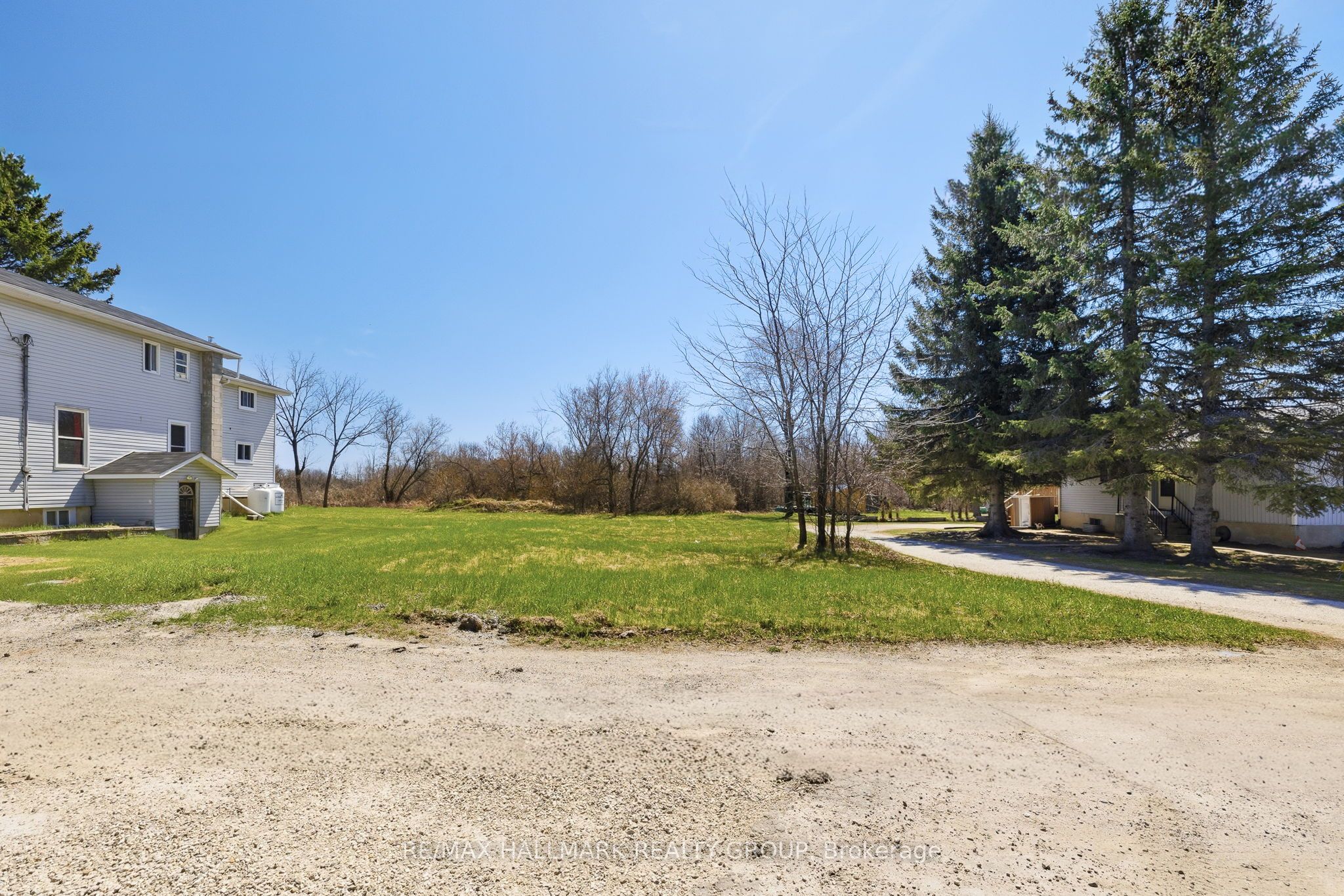 32 Brock Street N Property Photo 4