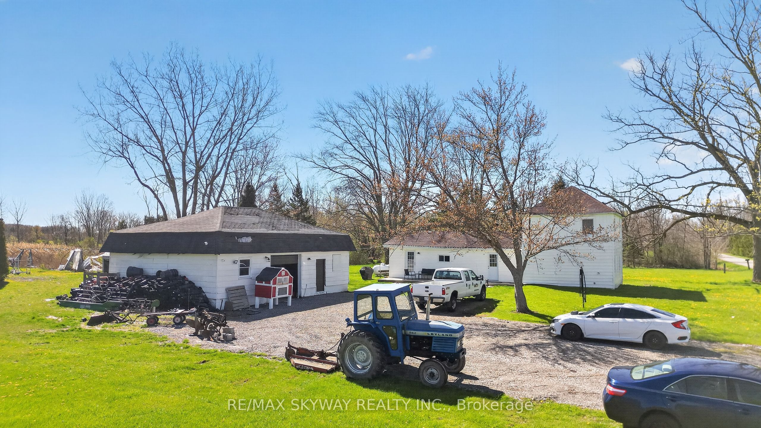 53263 Winger Road E Property Photo 2