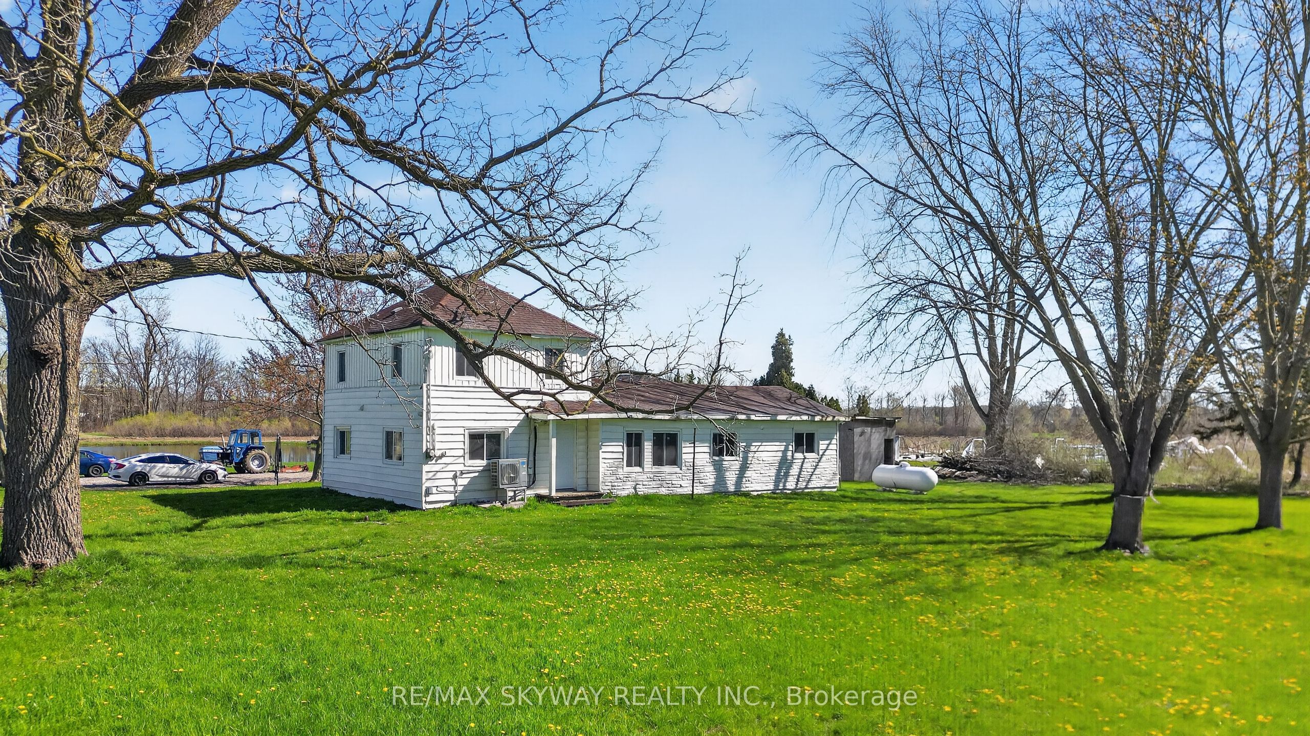 53263 Winger Road E Property Photo 6