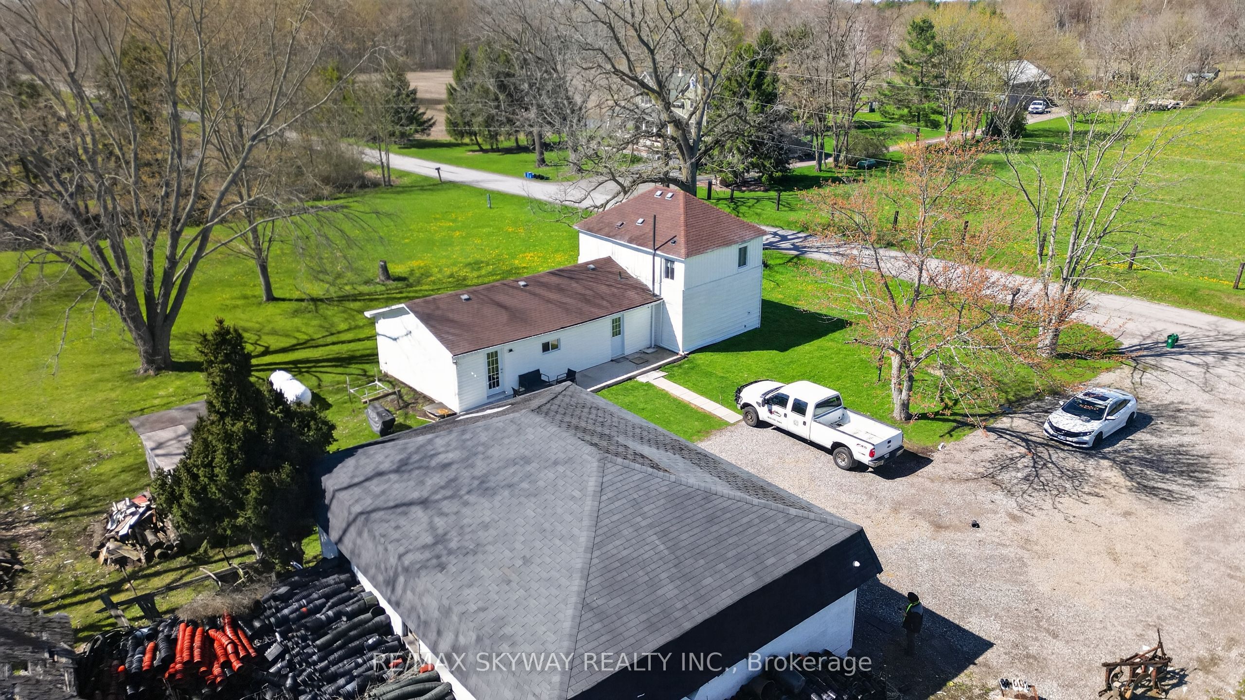 53263 Winger Road E Property Photo 7