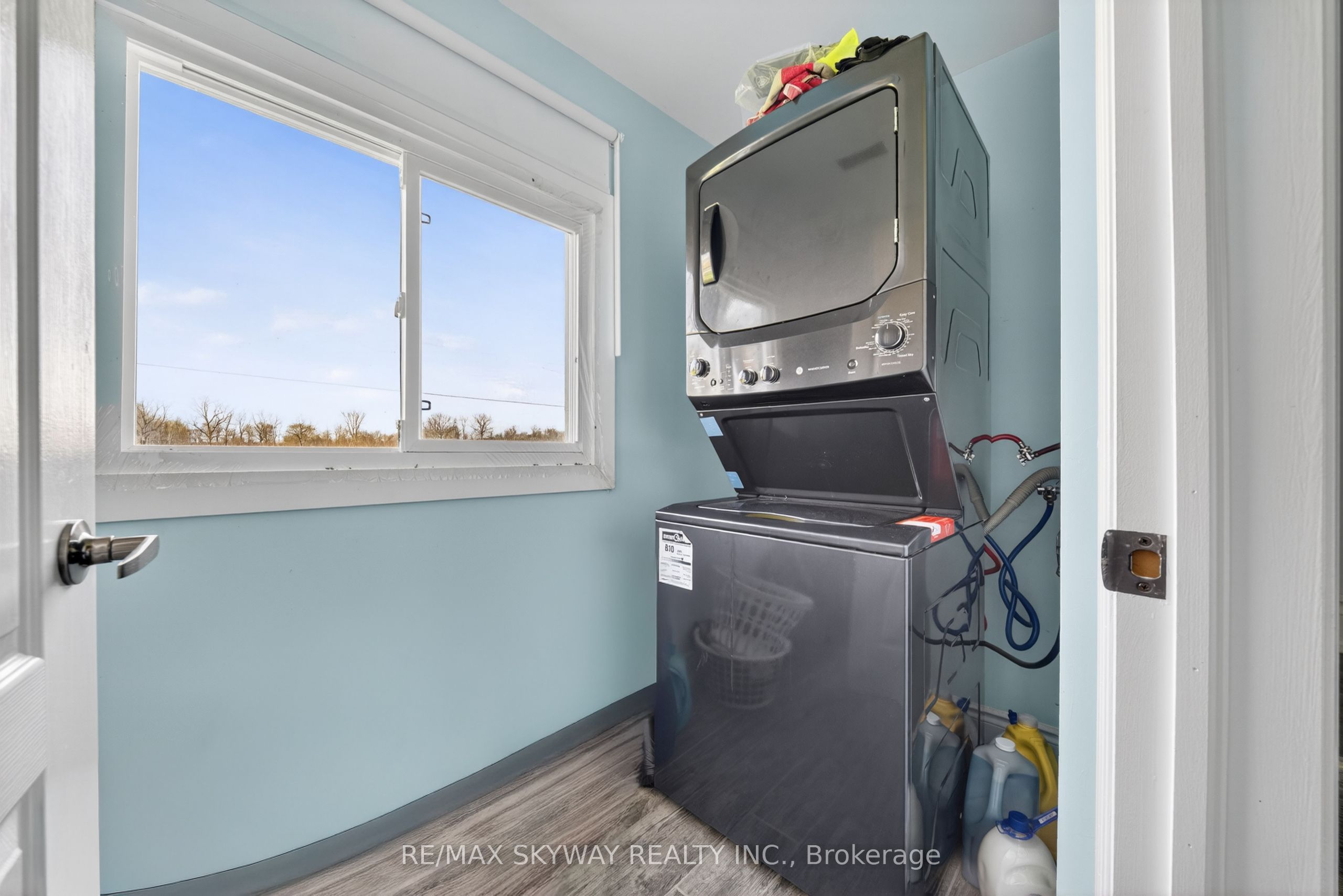 53263 Winger Road E Property Photo 10