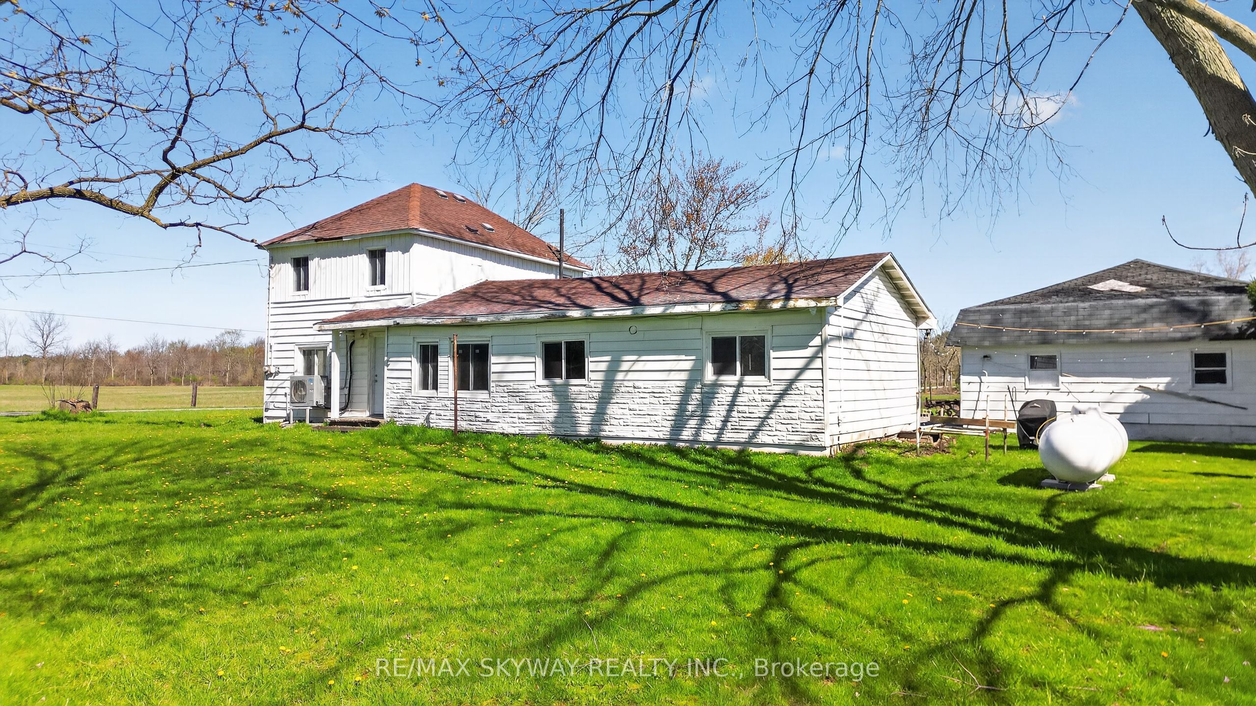 53263 Winger Road E Property Photo 12