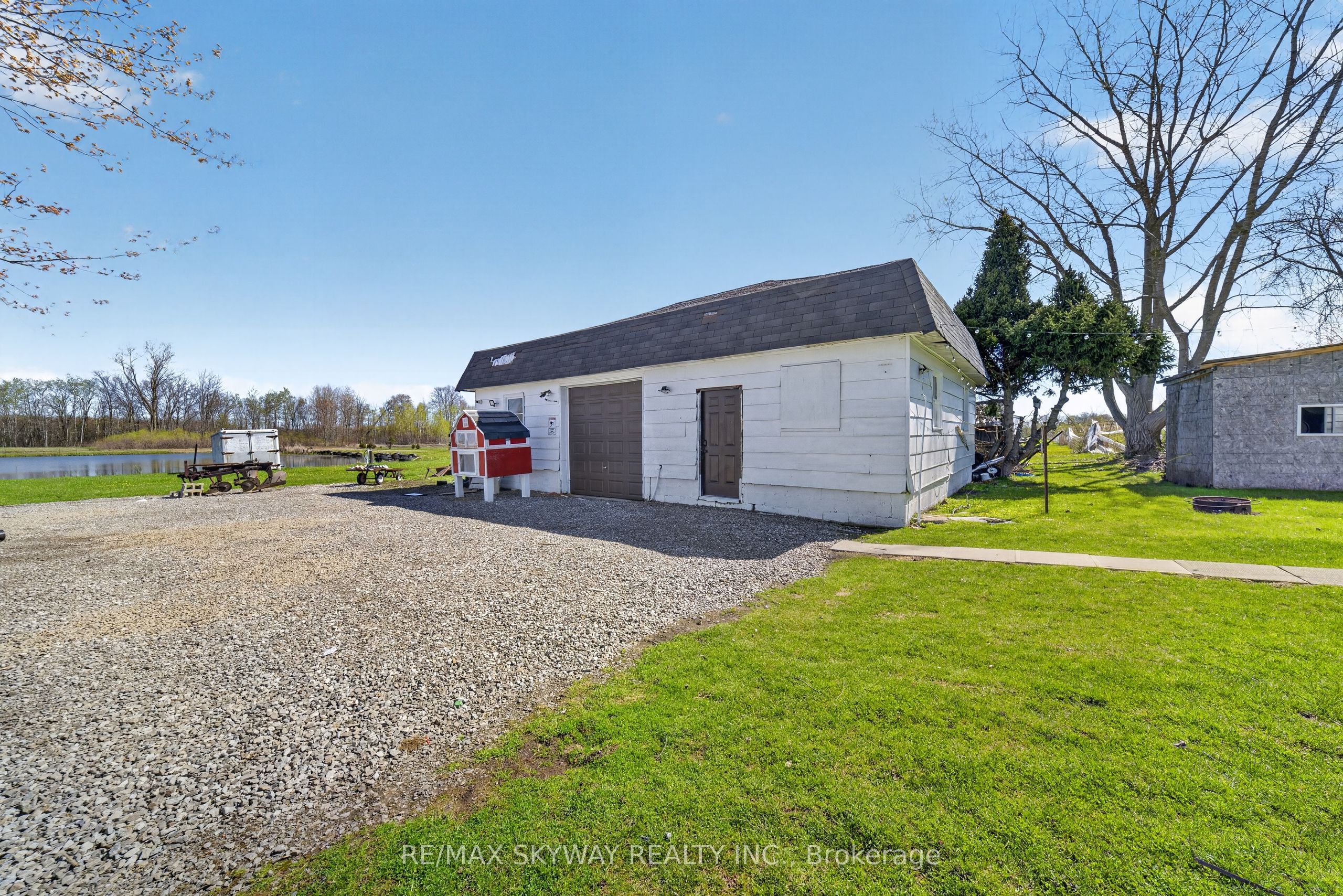 53263 Winger Road E Property Photo 14