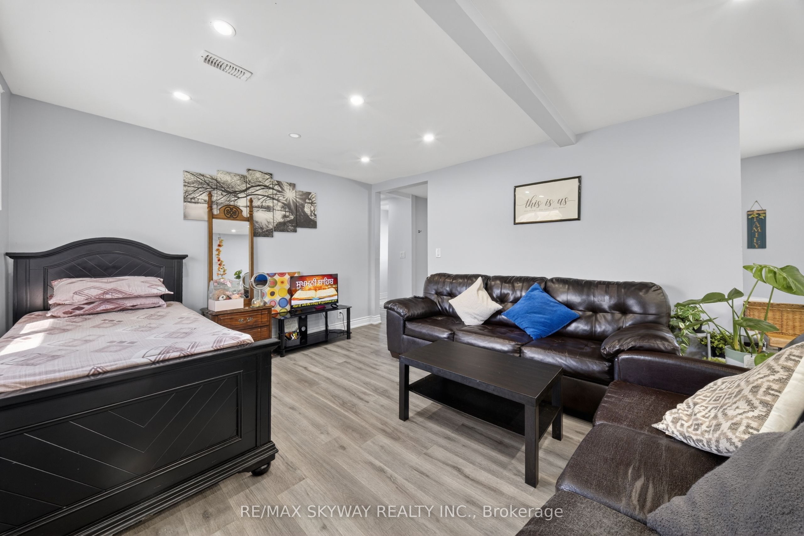 53263 Winger Road E Property Photo 20