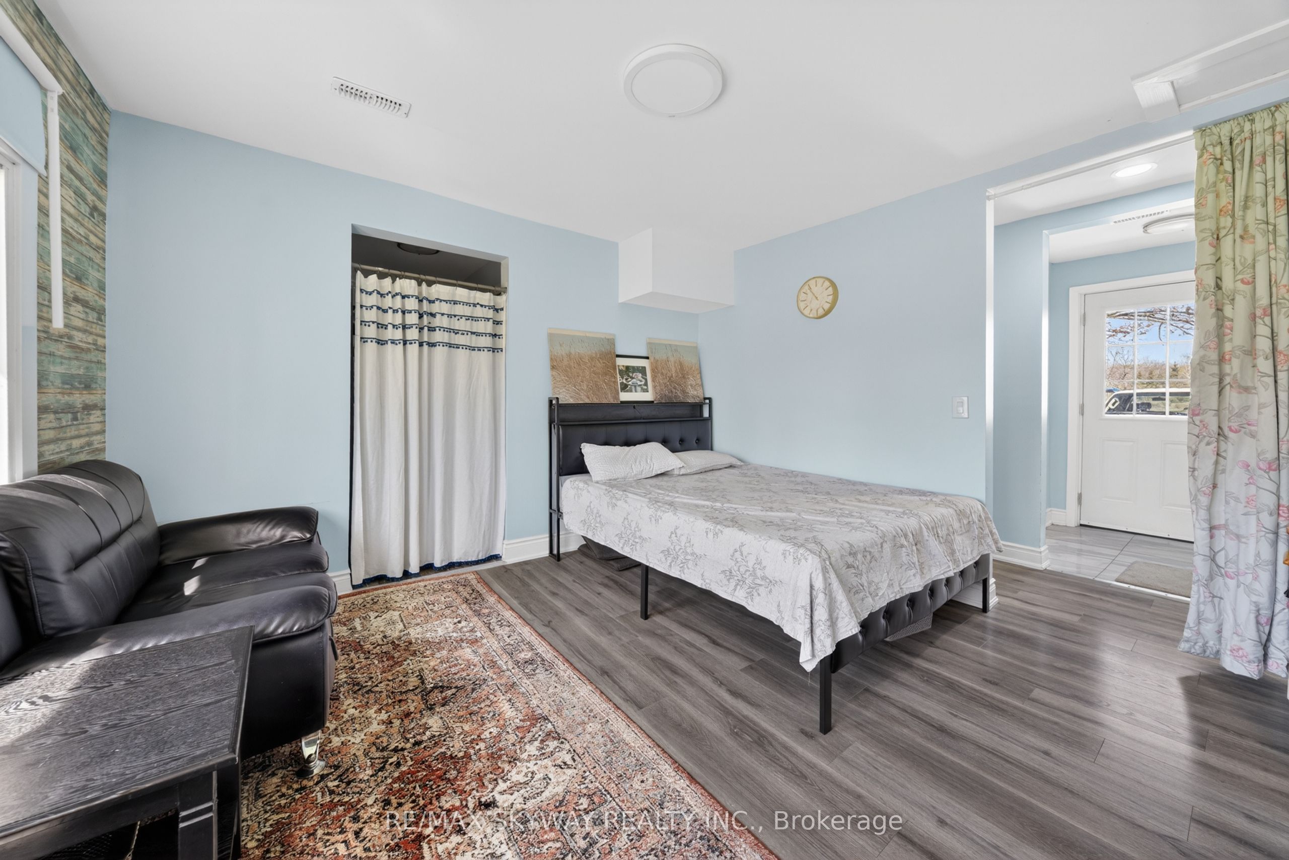 53263 Winger Road E Property Photo 24