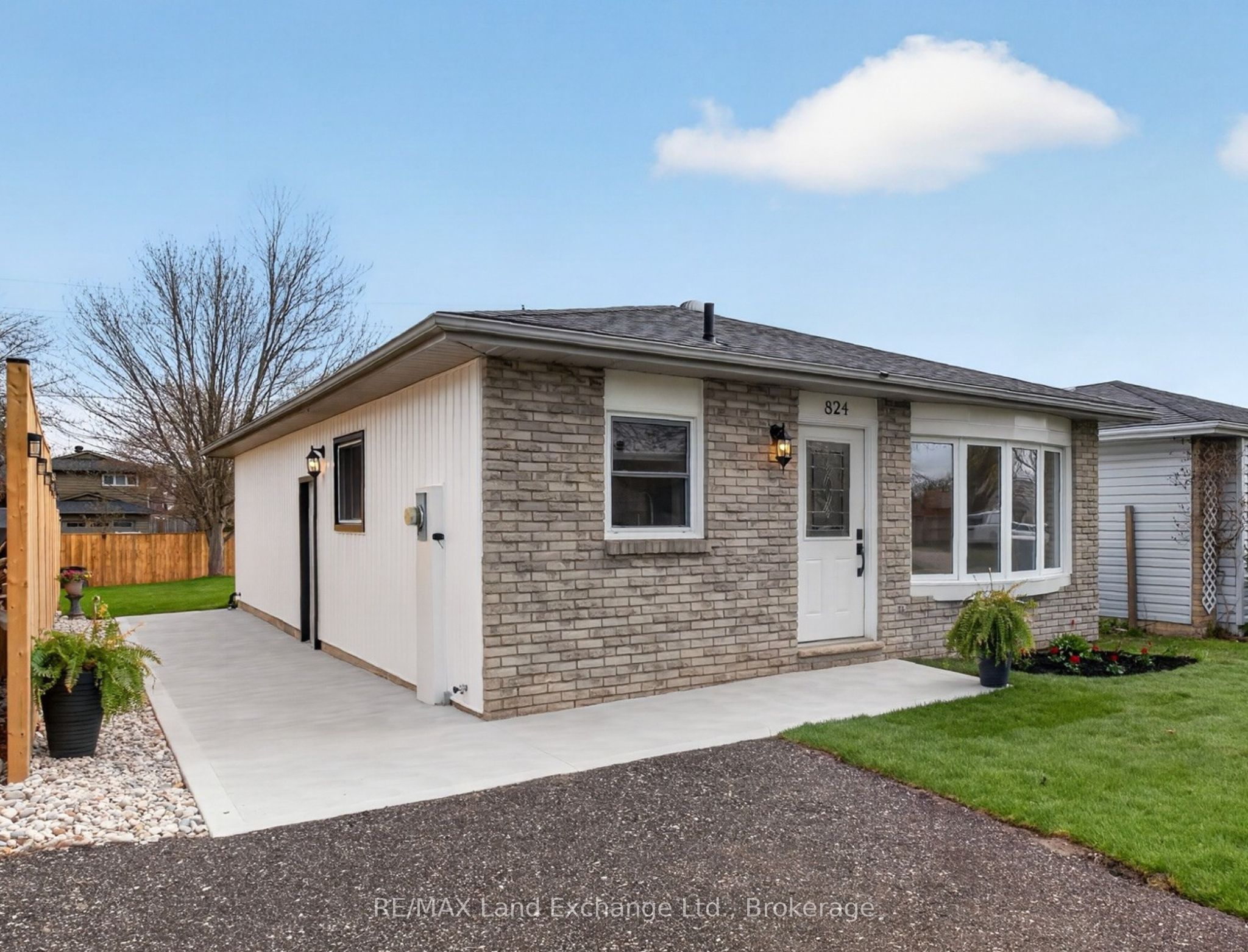824 Andrew Malcolm Drive Property Photo 1